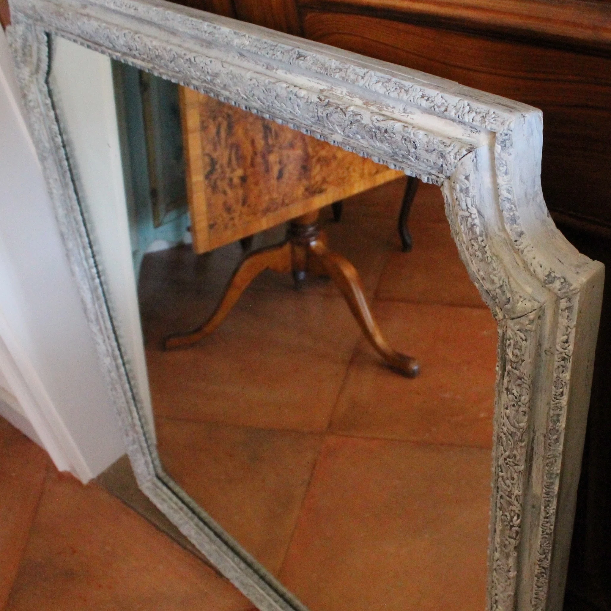 French-Régence-carved-grey-painted-Mirror (6)-detail