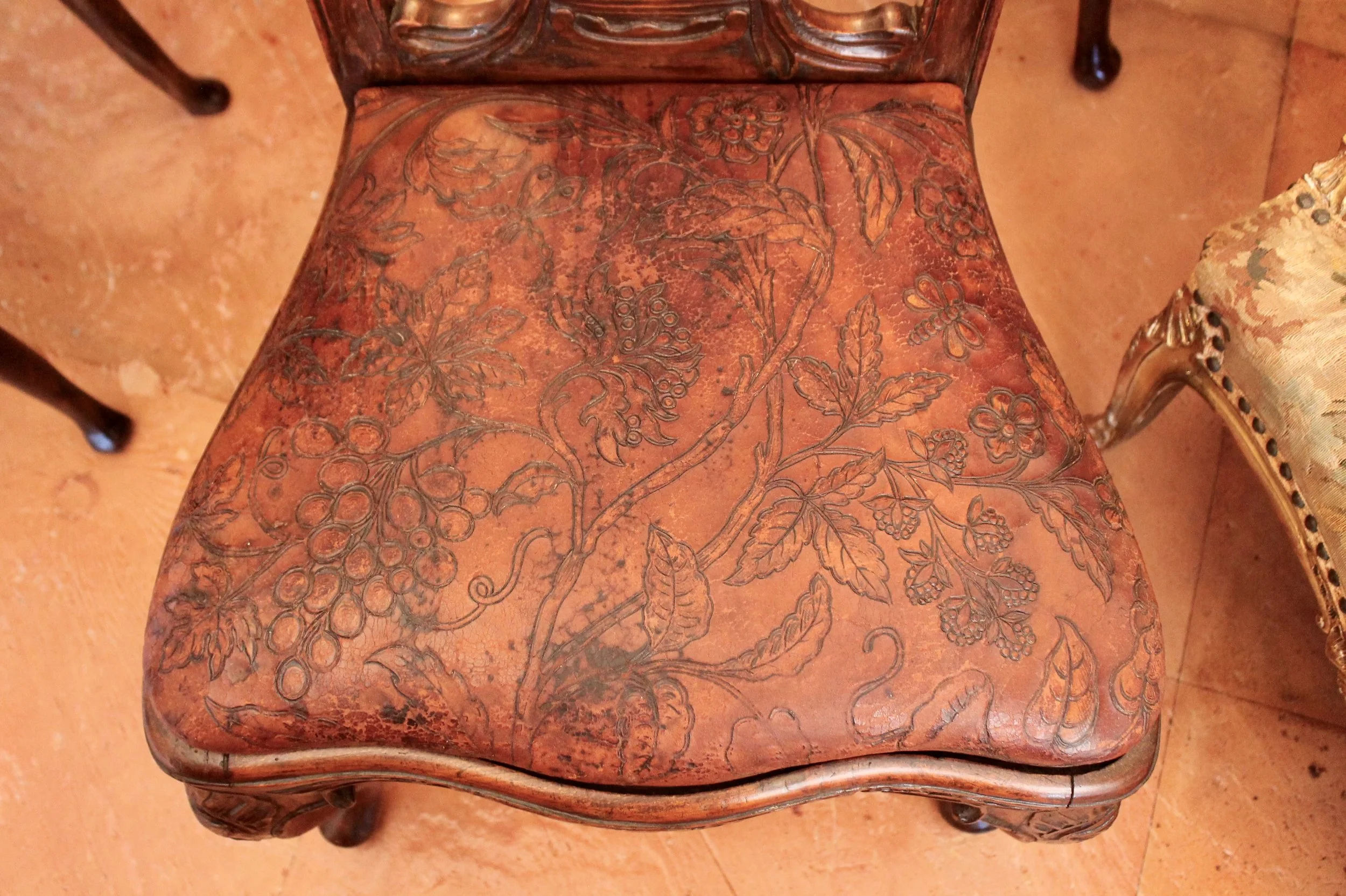 Set-of-Six-Portuguese-or-Spanish-Rococo-Dining-Chairs-18th-Century (17).jpeg