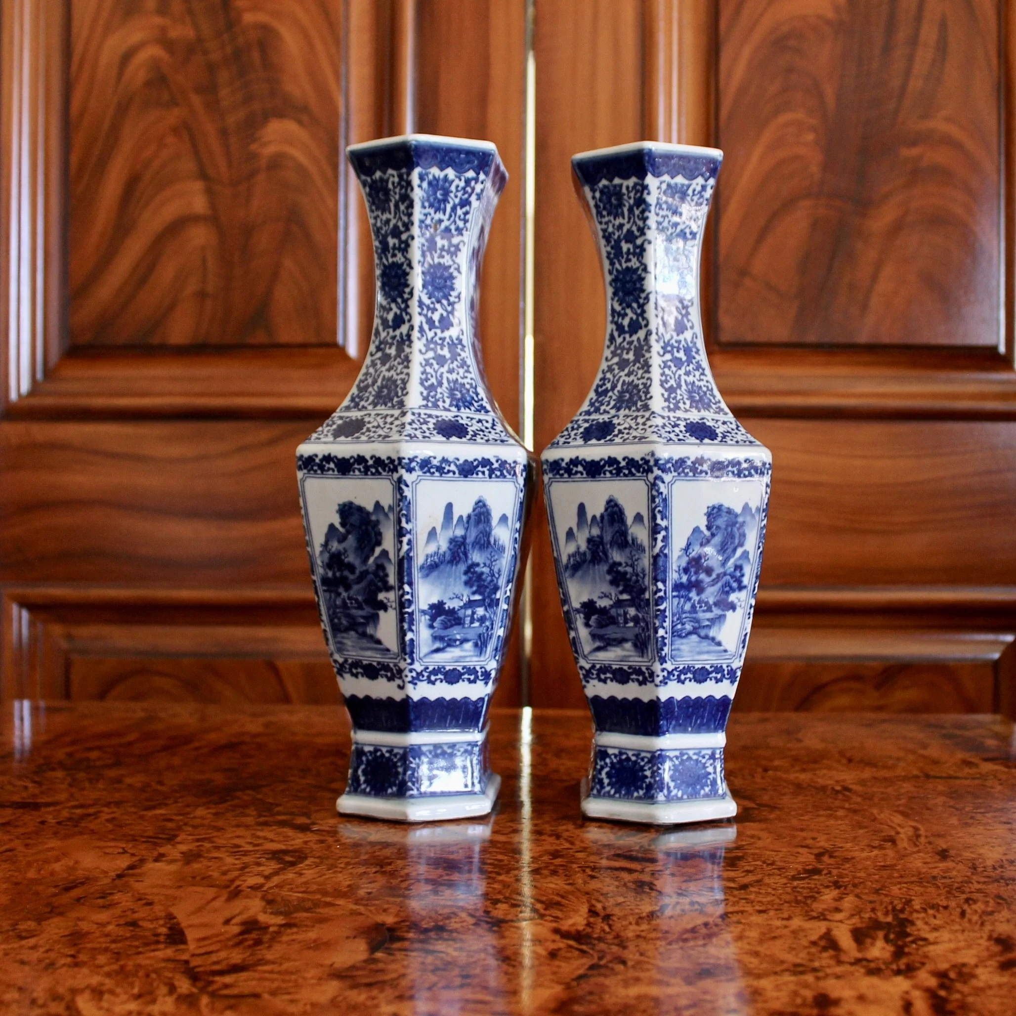 Chinese Antique Blue and White Export Porcelain Vases pair Nanking