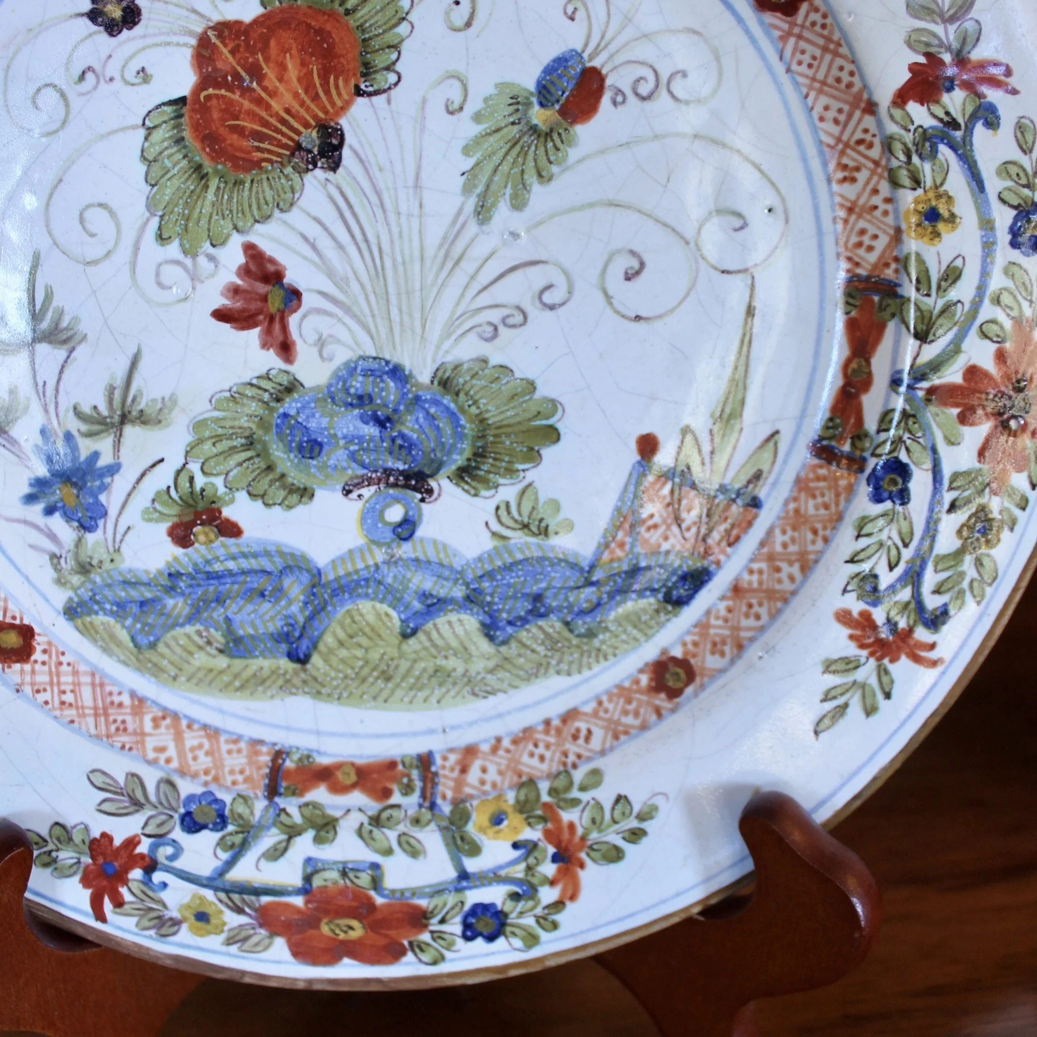 Pair of 18th Century Garofano Pattern Itlalian Faience Plates