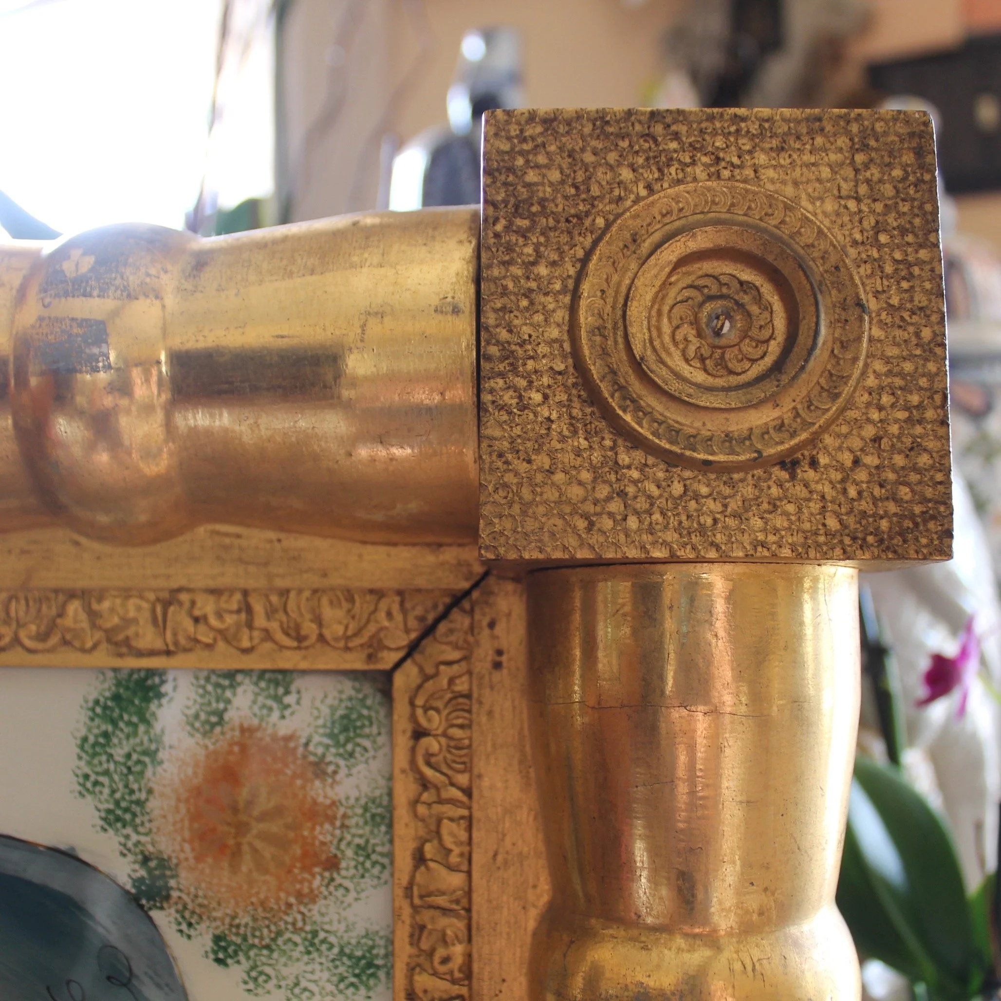 American-Sheraton-Gilt-Mirror-With-Reverse-Painted-Glass (3)-corner