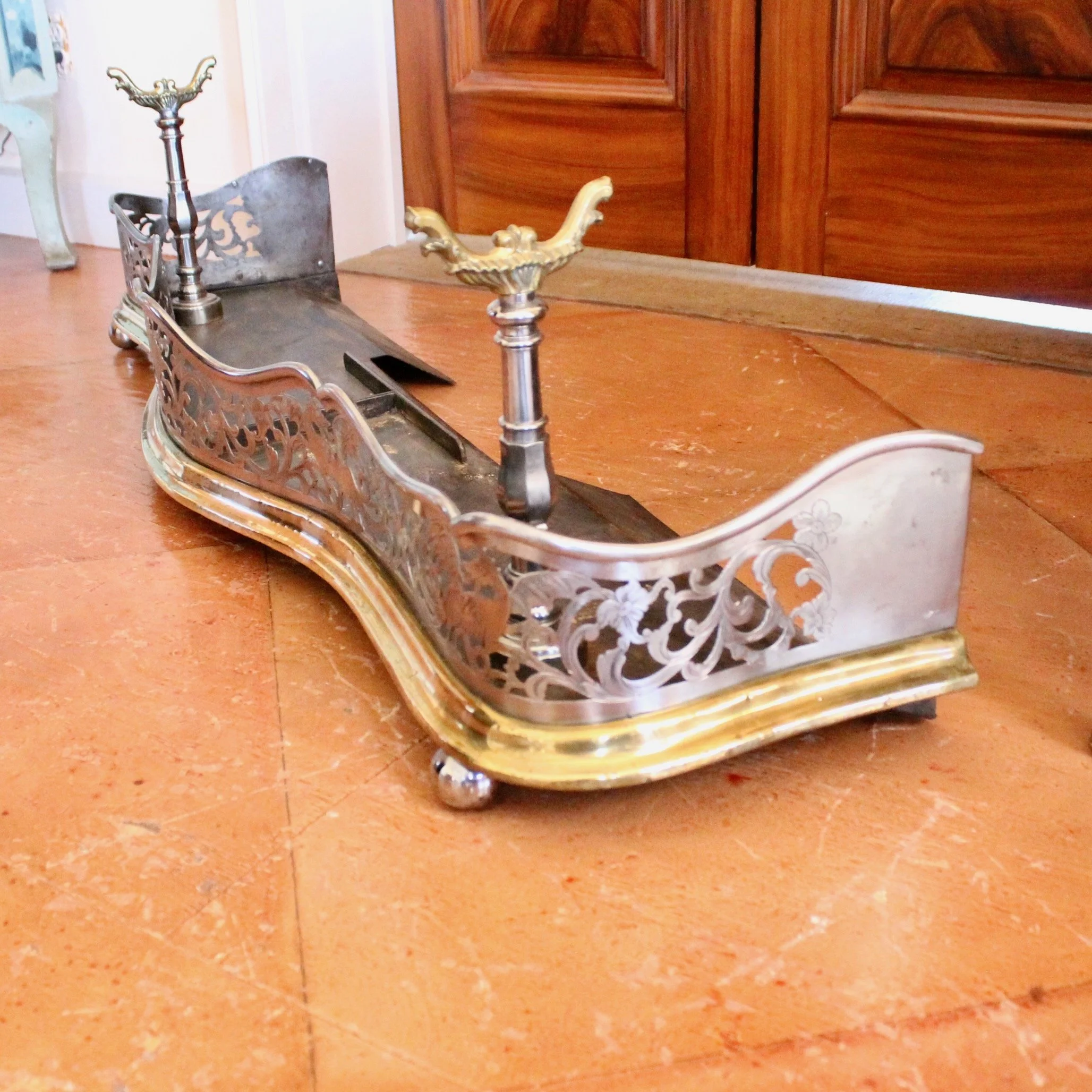 Antique-English-Polished-Steel-and-Brass-Open-Frieze-Fender (4)