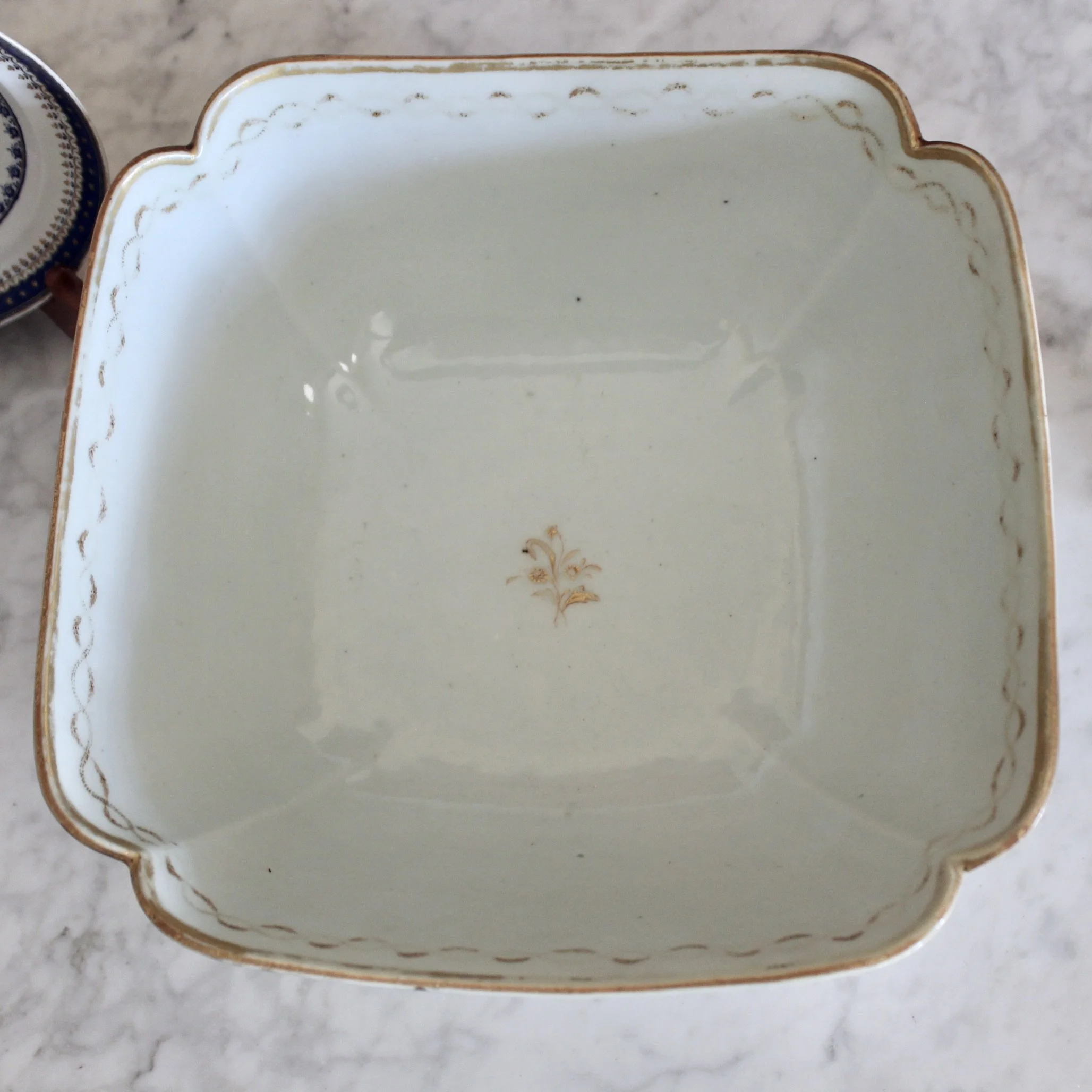 Chinese Export Porcelain, Blue and Gilt salad bowl and plates
