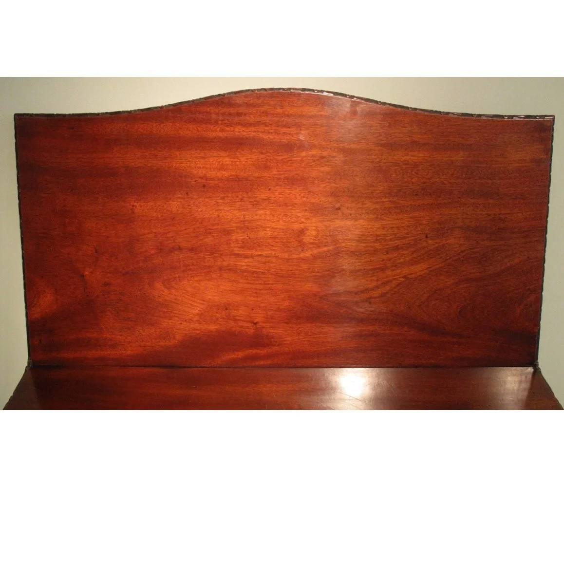 George-III-Mahogany-Serpentine-Front-Game-Table-18th-century (8)-top