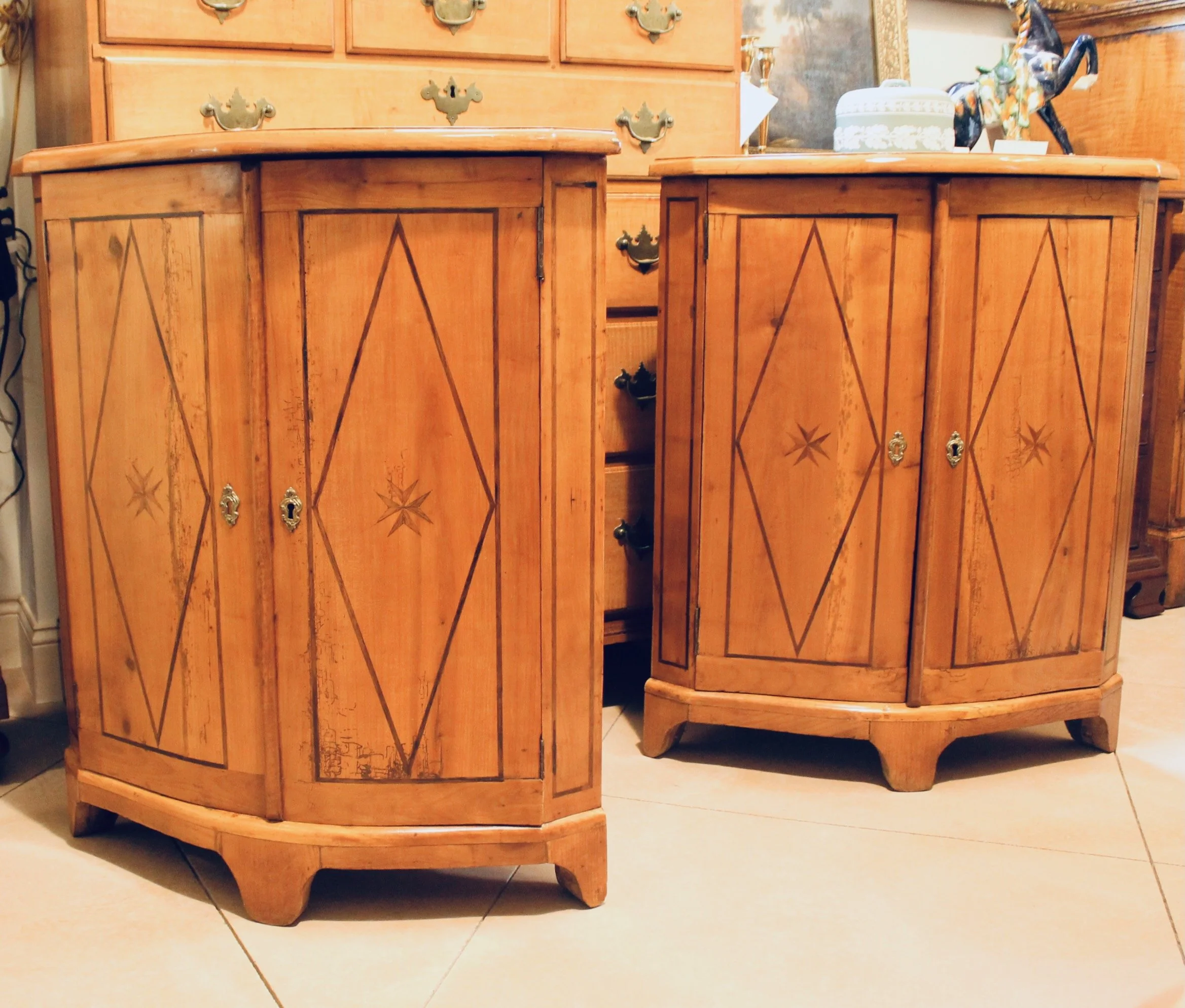 Pair-of-antique-Continental-Fruitwood-Corner-Cabinets-with-Marquetry (2)