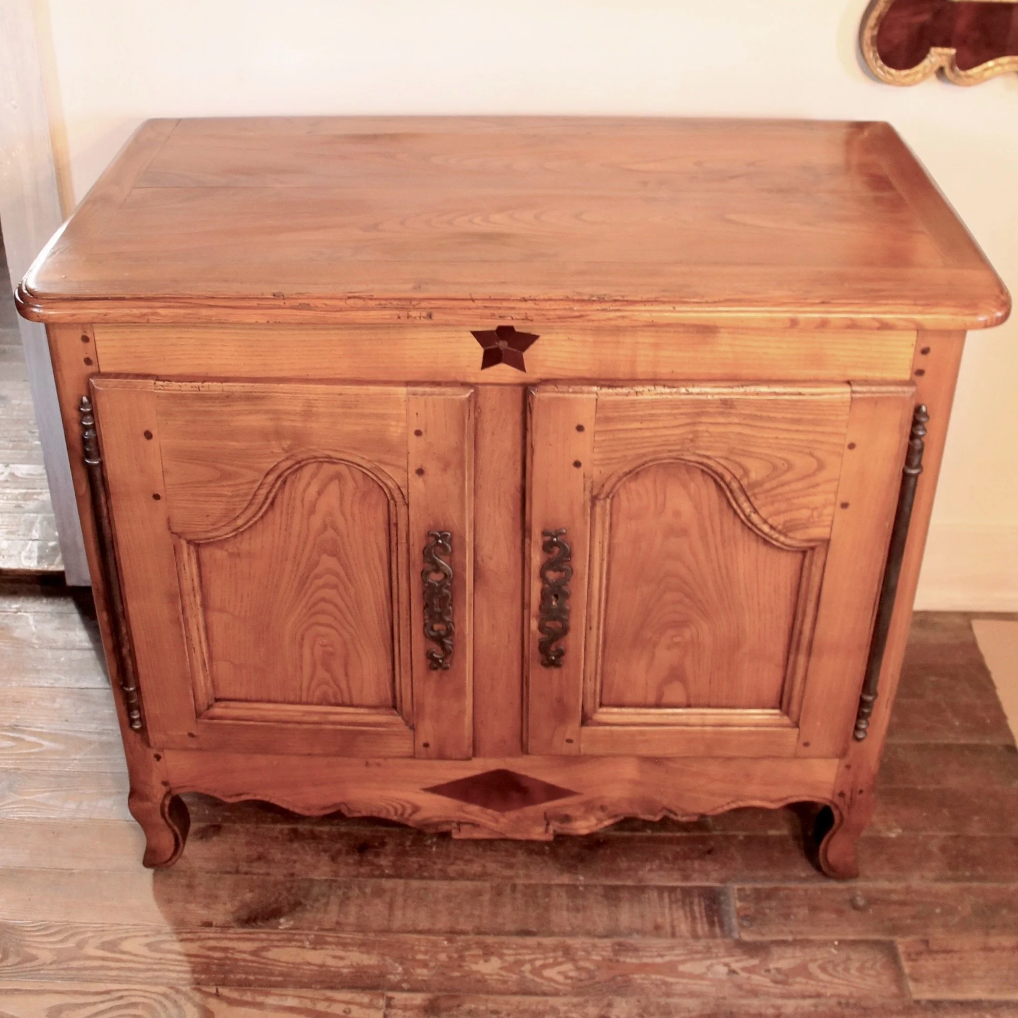 Small-French-Provincial-Louis-XV-Elm-Buffet-Cabinet-19th-Century-front