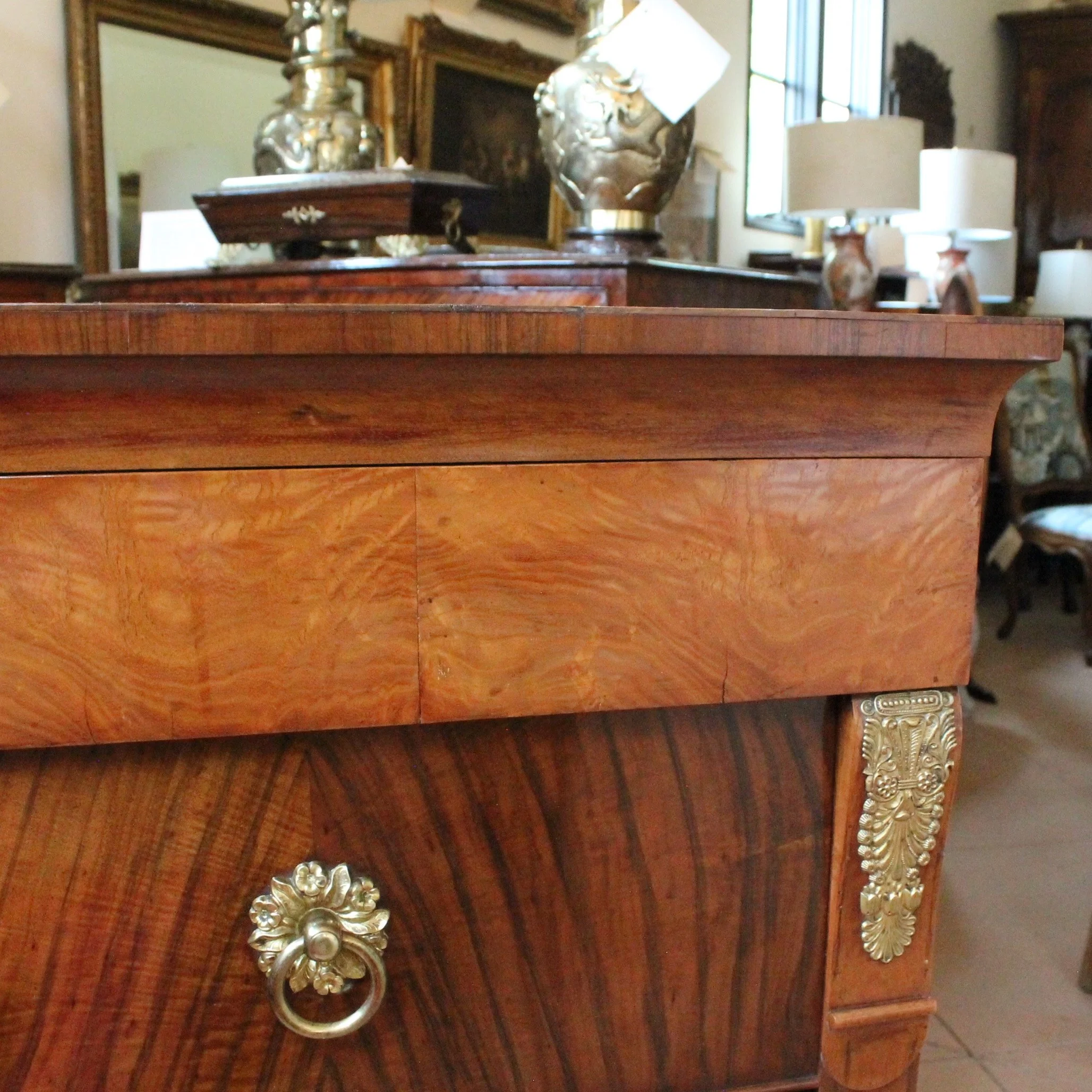 antique-Italian-Neoclassical-Commode-with-Fancy-Brass-hardware (9))-detail