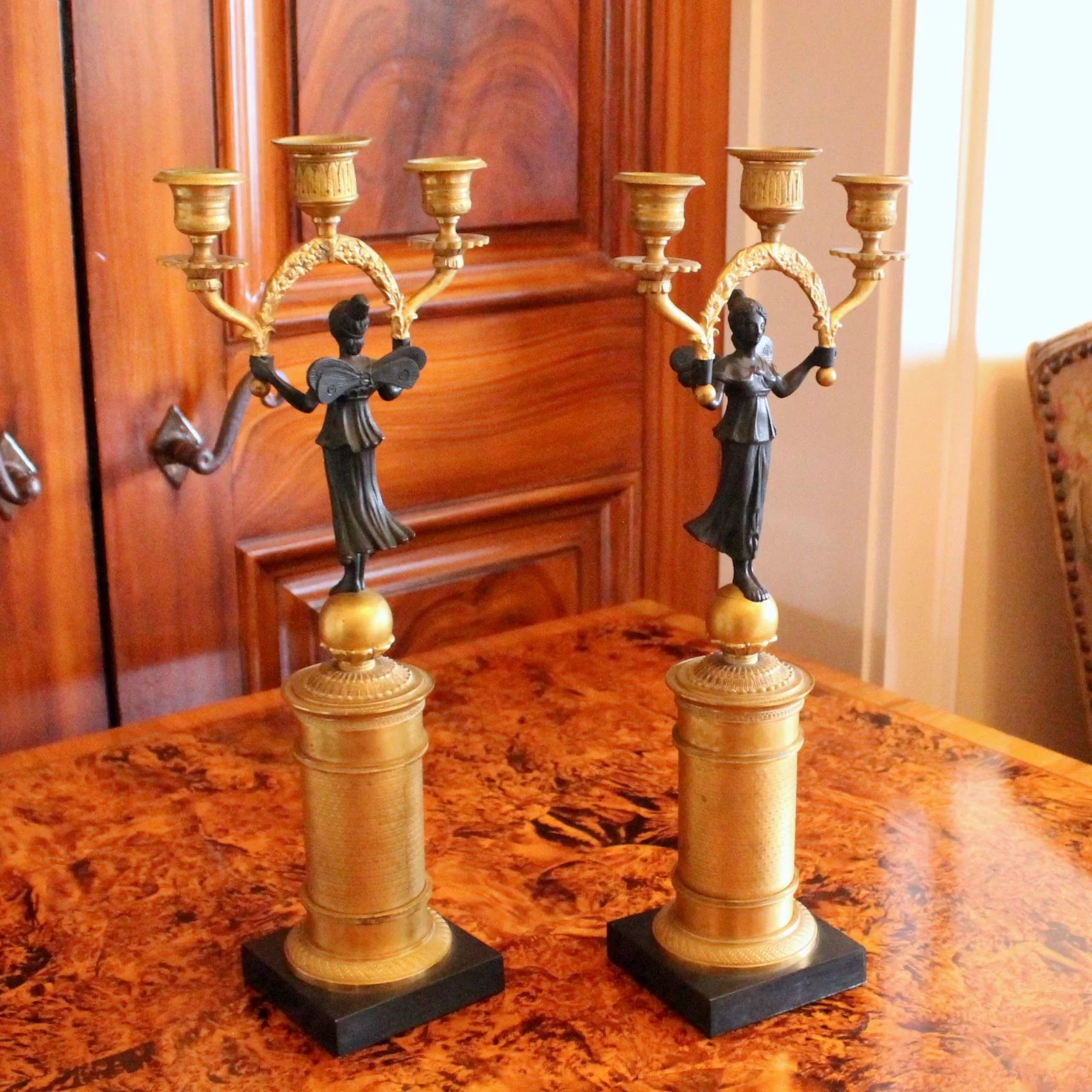 Pair-of-Continental-Gilt-Figural-Neoclassical-Candelabra-Psyche (3)