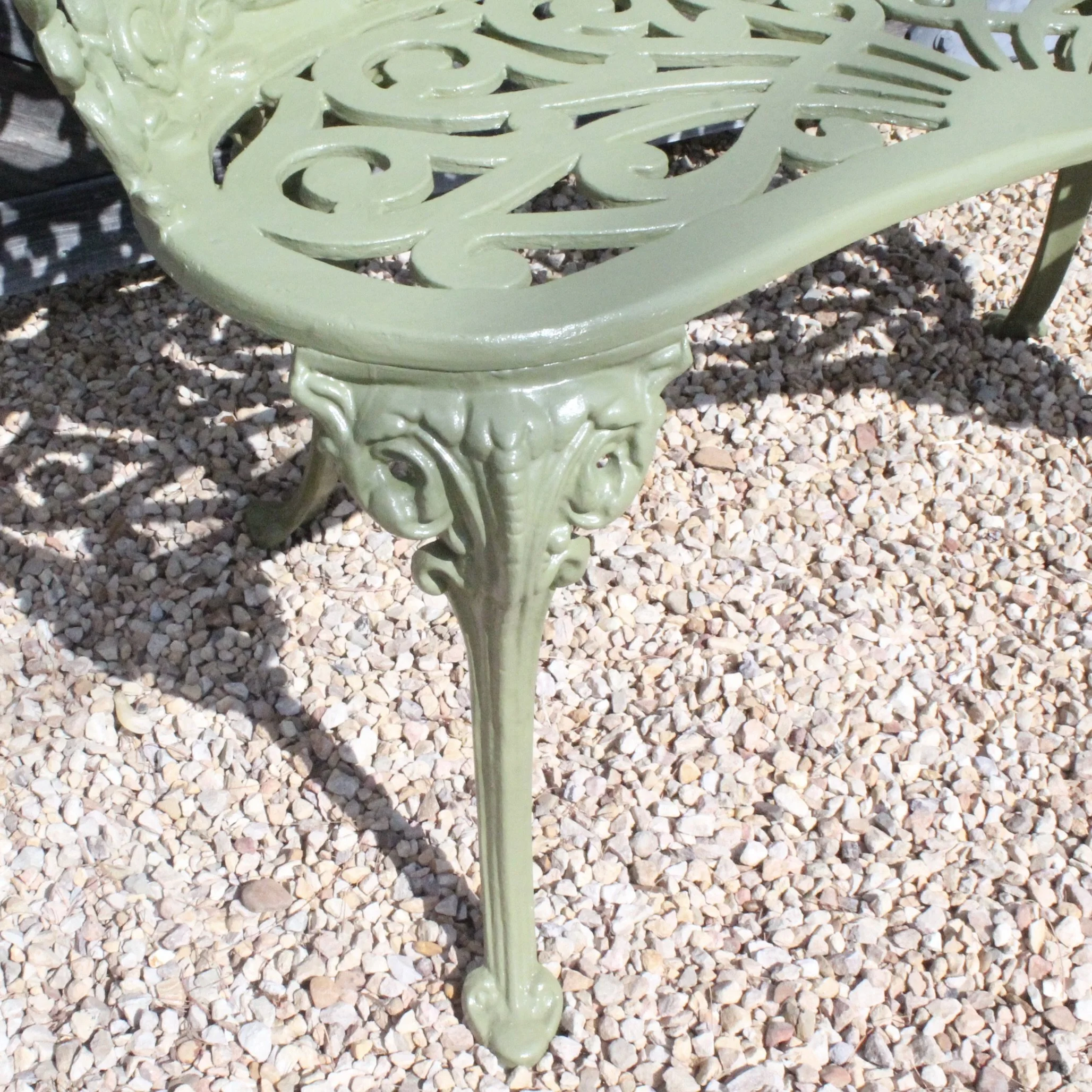 Set of Green Painted Metal Outdoor Garden Furniture: Antique Cameo Pattern, Six Pieces