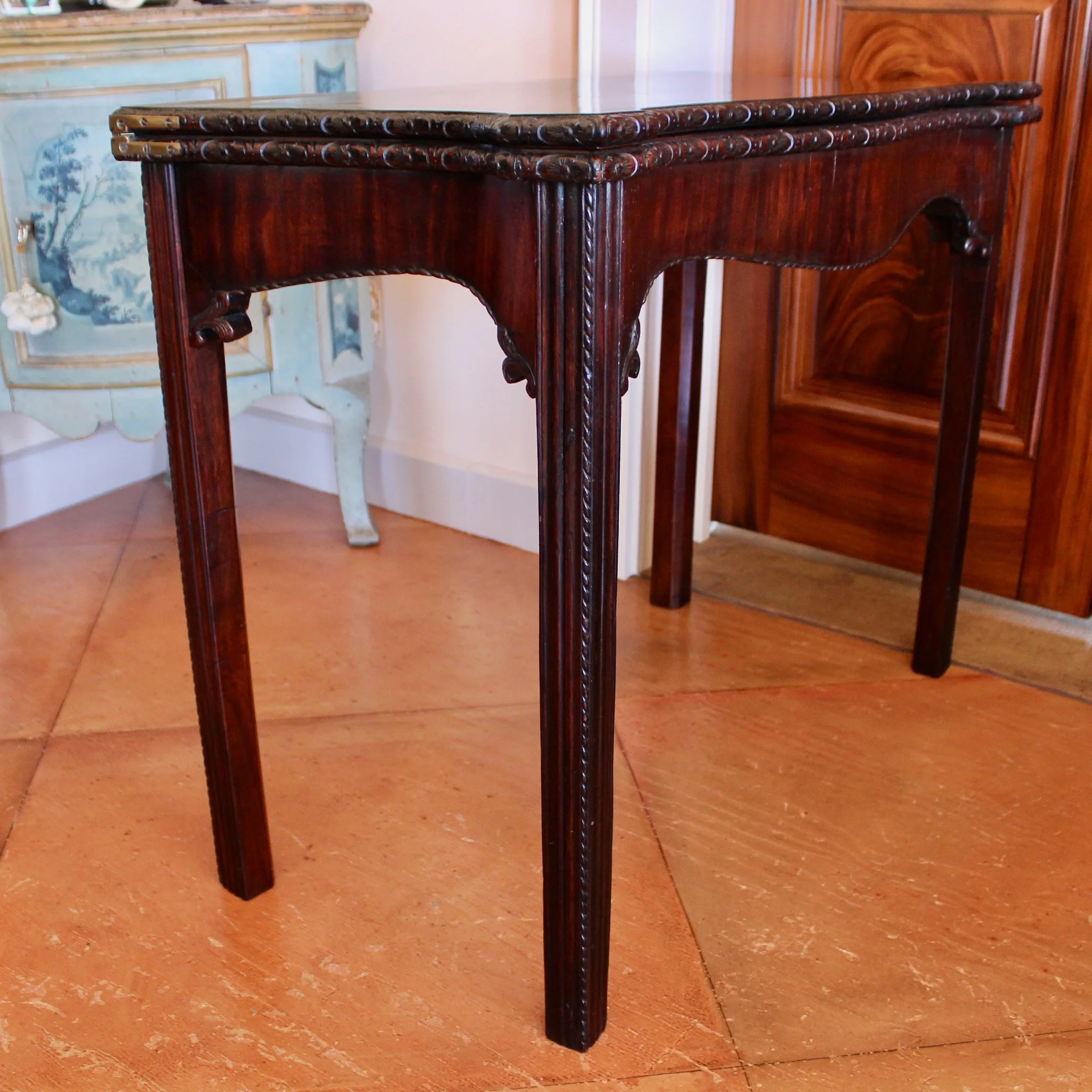 Irish-Mahogany-Game-Table-Carve Rosette-Edge (2).jpeg