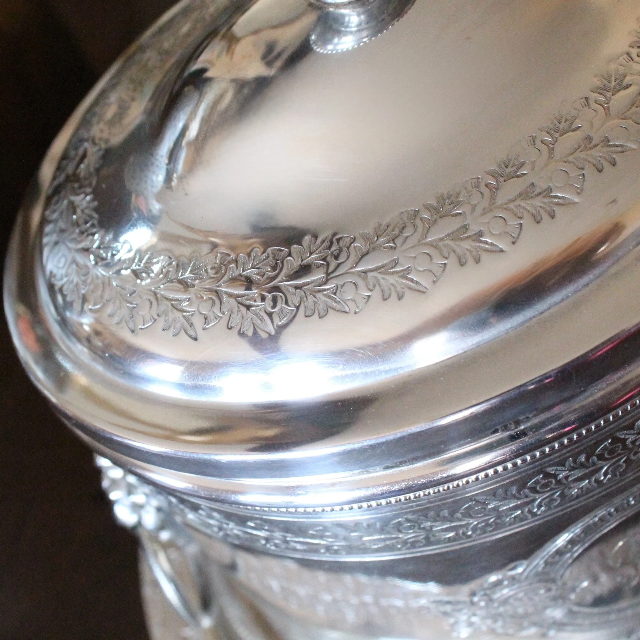 Large Silver-Plate-Biscuit-Box-Box-Mappin-&-Webb (12).jpeg