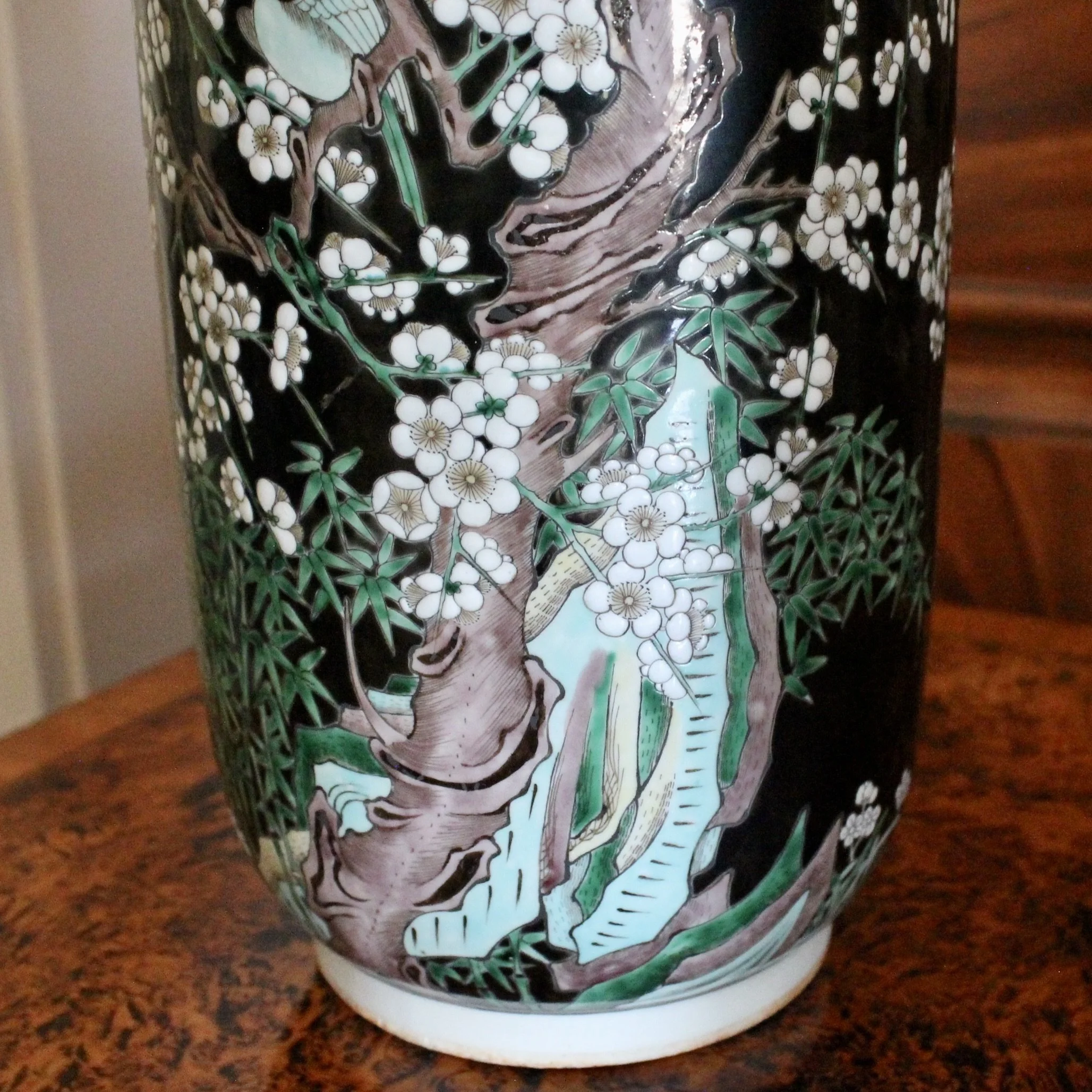 Chinese export Famille noir prunus vases