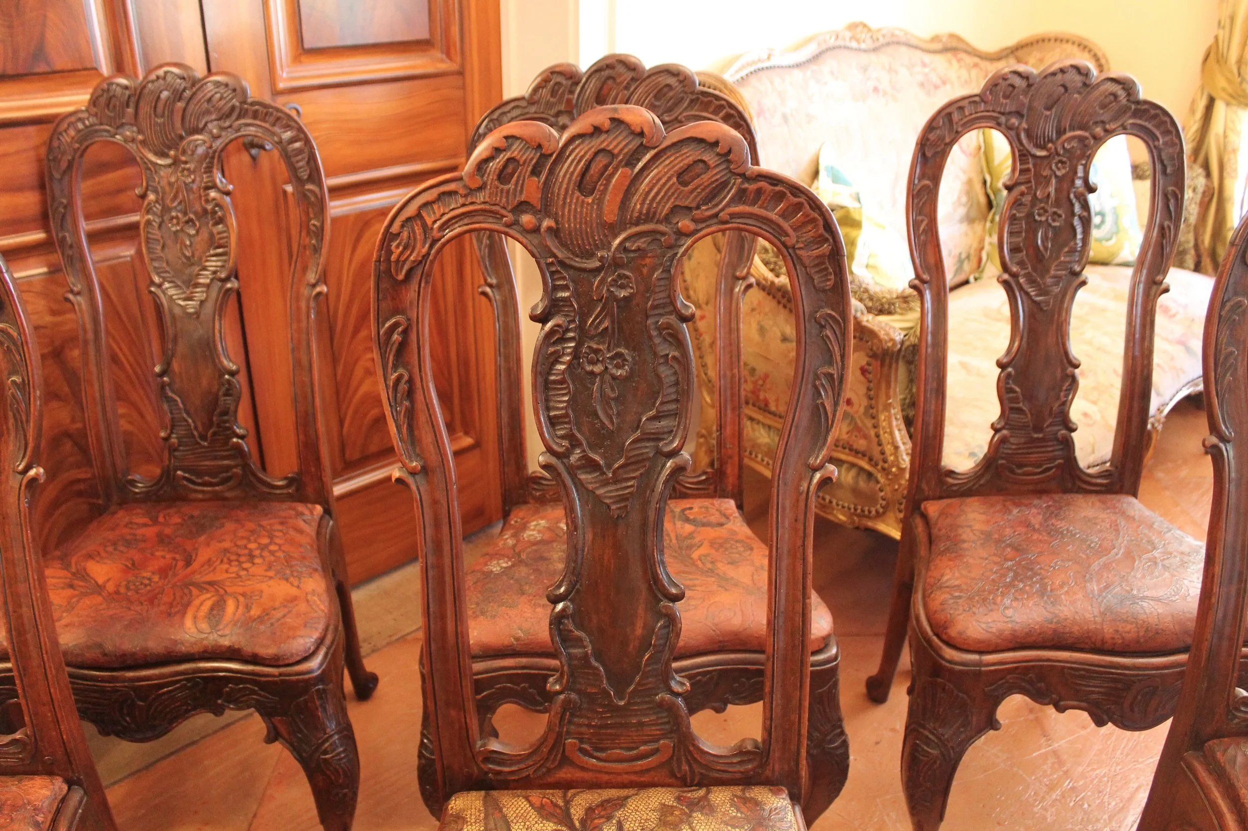 Set-of-Six-Portuguese-or-Spanish-Rococo-Dining-Chairs-18th-Century-detail