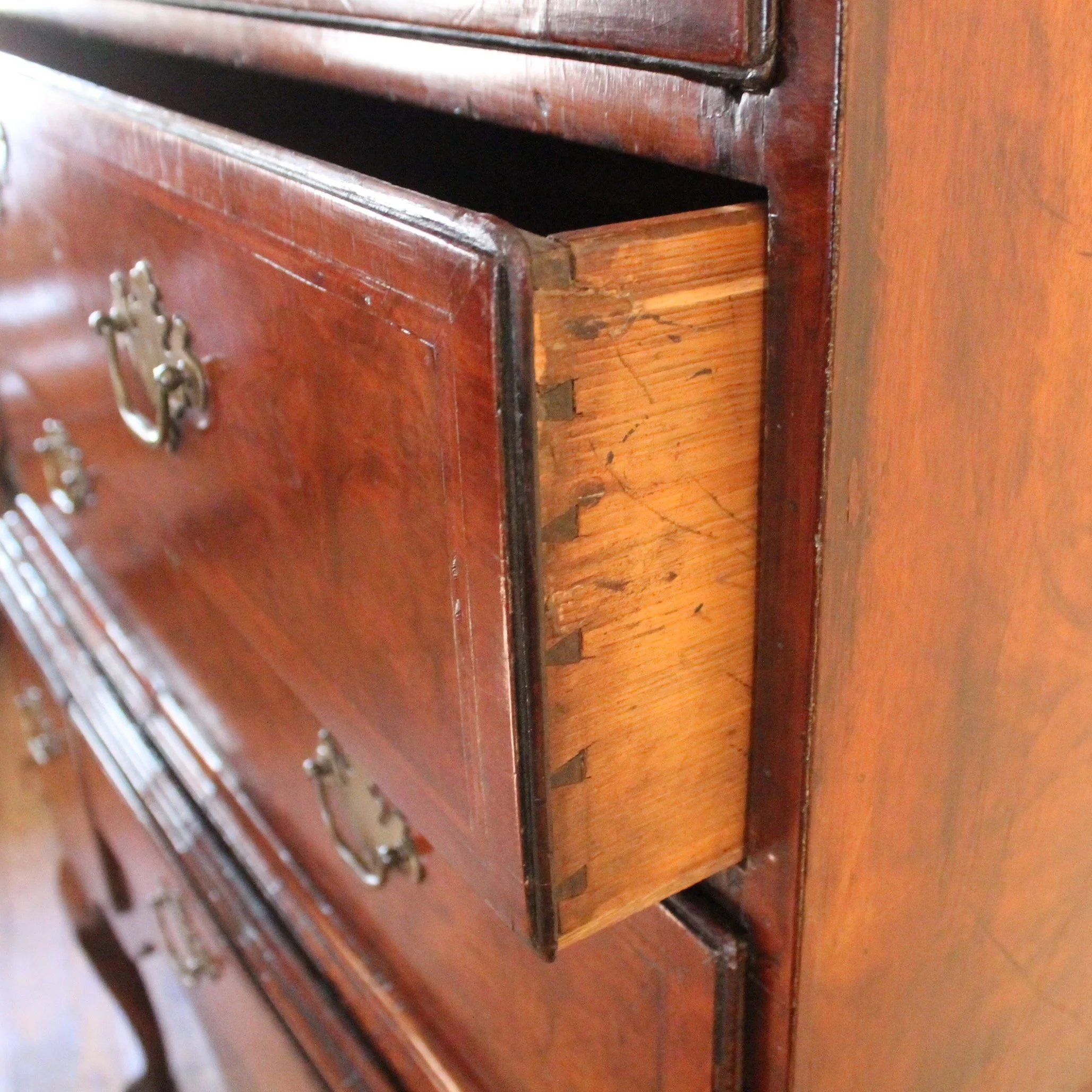 early-georgian-antique-english-burl-walnut-highboy-chest-on-stand (10)-detail
