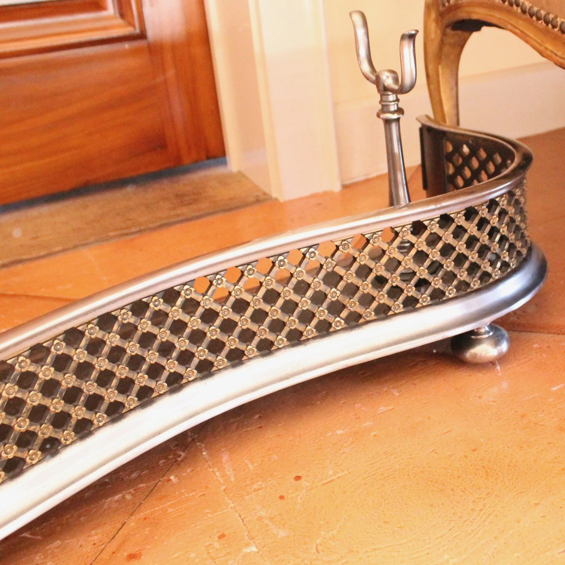 Antique-English-Polished-Steel-and-Brass-Fretwork-Fender (5)
