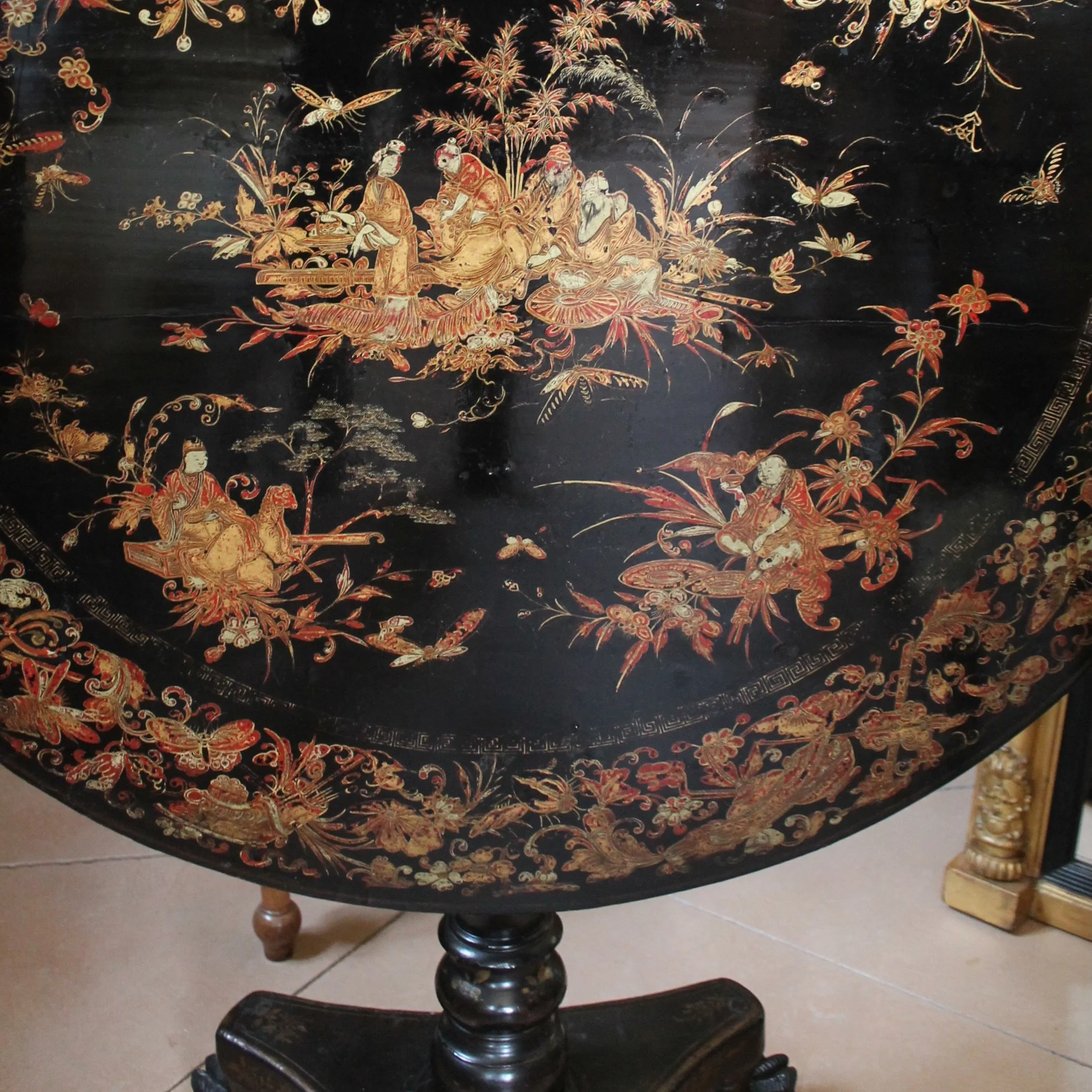 Chinese-Export-Black-Lacquer-And-Gilt-Decorated-Tilt-Top-Center-Table-top