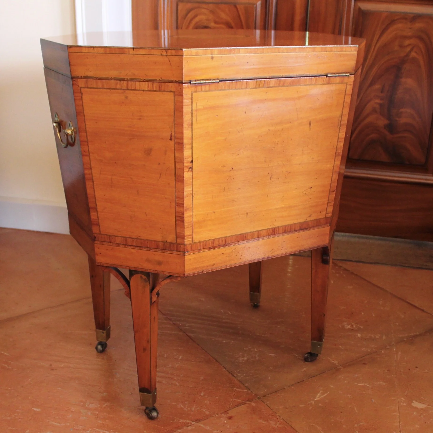 Georgian-George-III-satinwood-cellarette-wine-cooler (9)