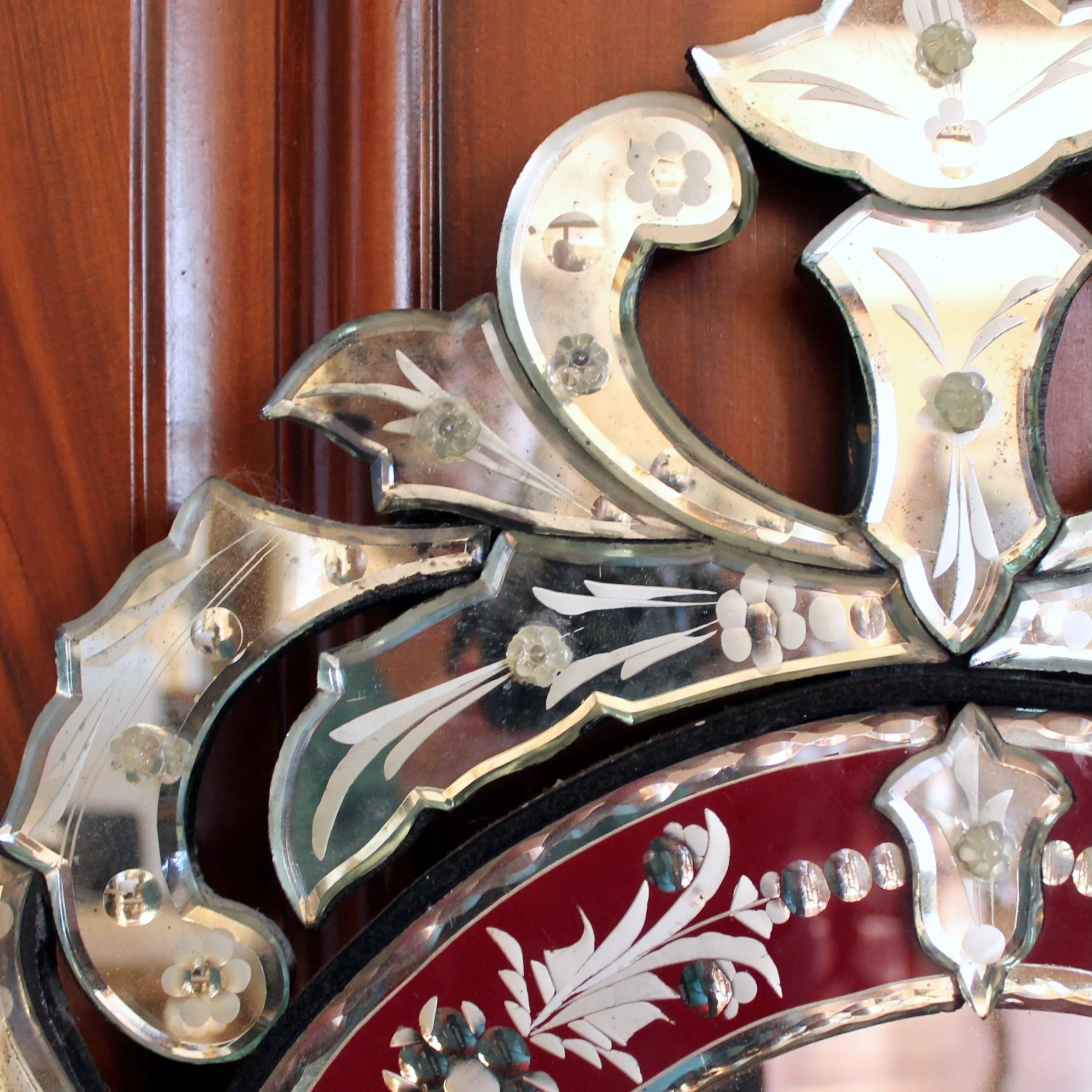 Small-Venetian-Red-and-Clear-Glass-Mirror-with-Engraved-Designs (4)-top