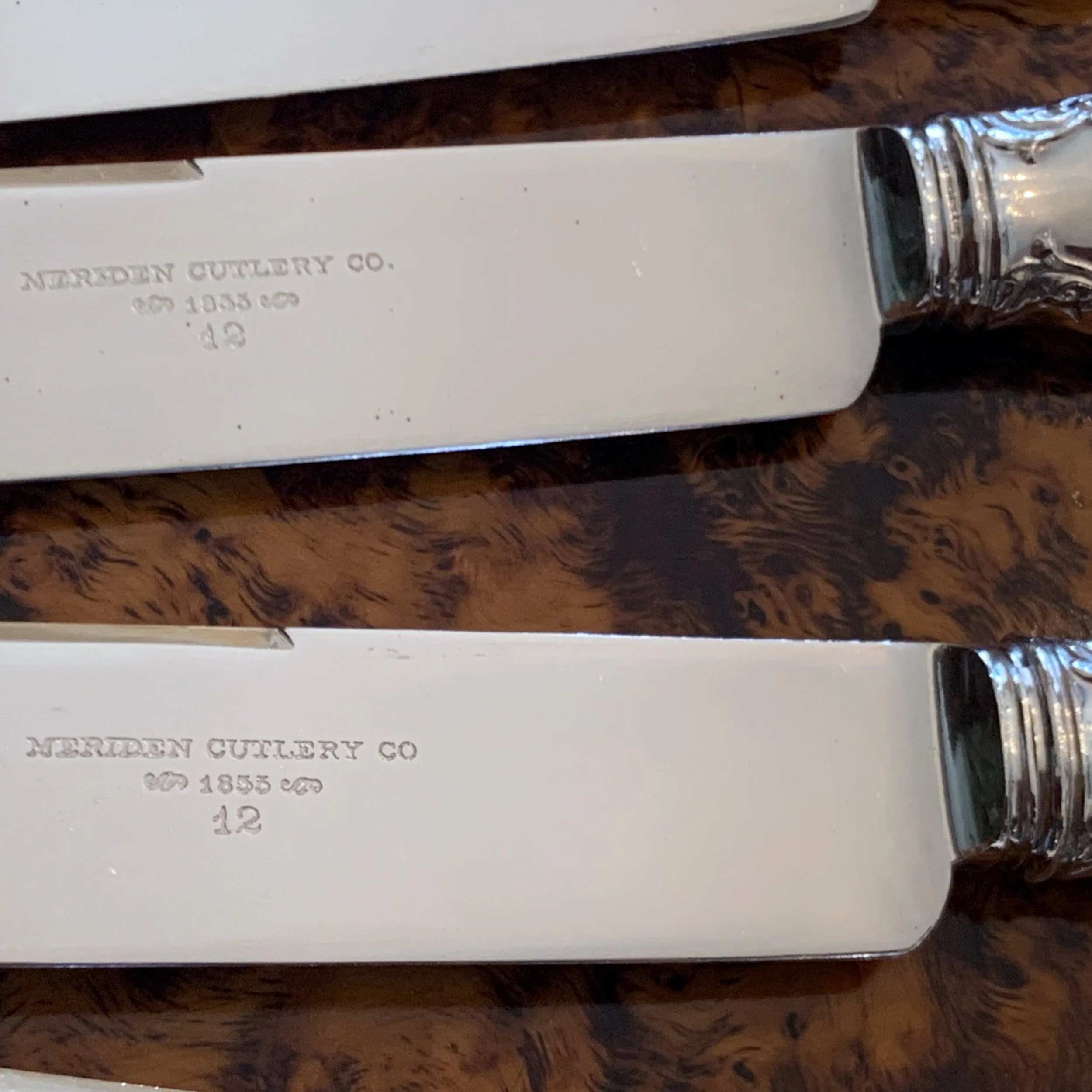 Meriden-Sterling-Silver-&-Mother-of-Pearl-Knives-Set-of-12 (8).jpeg