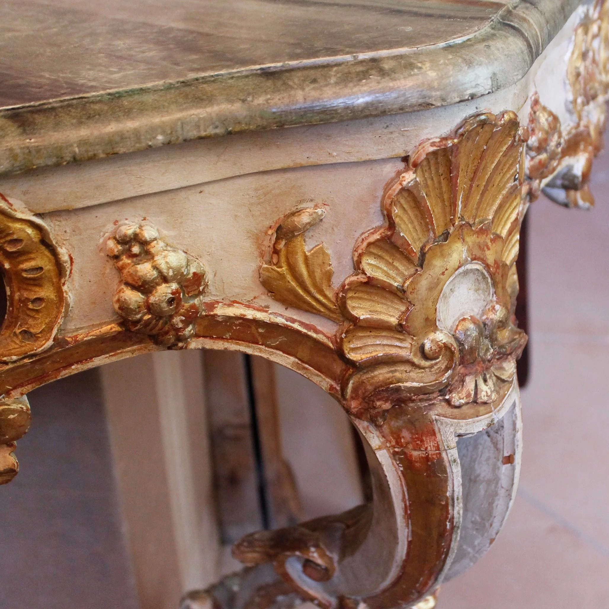 Italian-Rococo-Carved-Corner-Console-Table with Faux Marble Top-Irish-Mahogany-Game-Table-Carve Rosette-Edge-detail