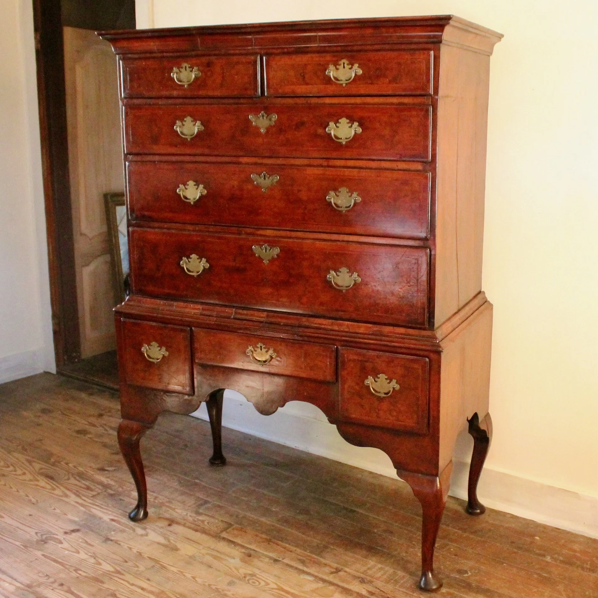 early-georgian-antique-english-burl-walnut-highboy-chest-on-stand (17)