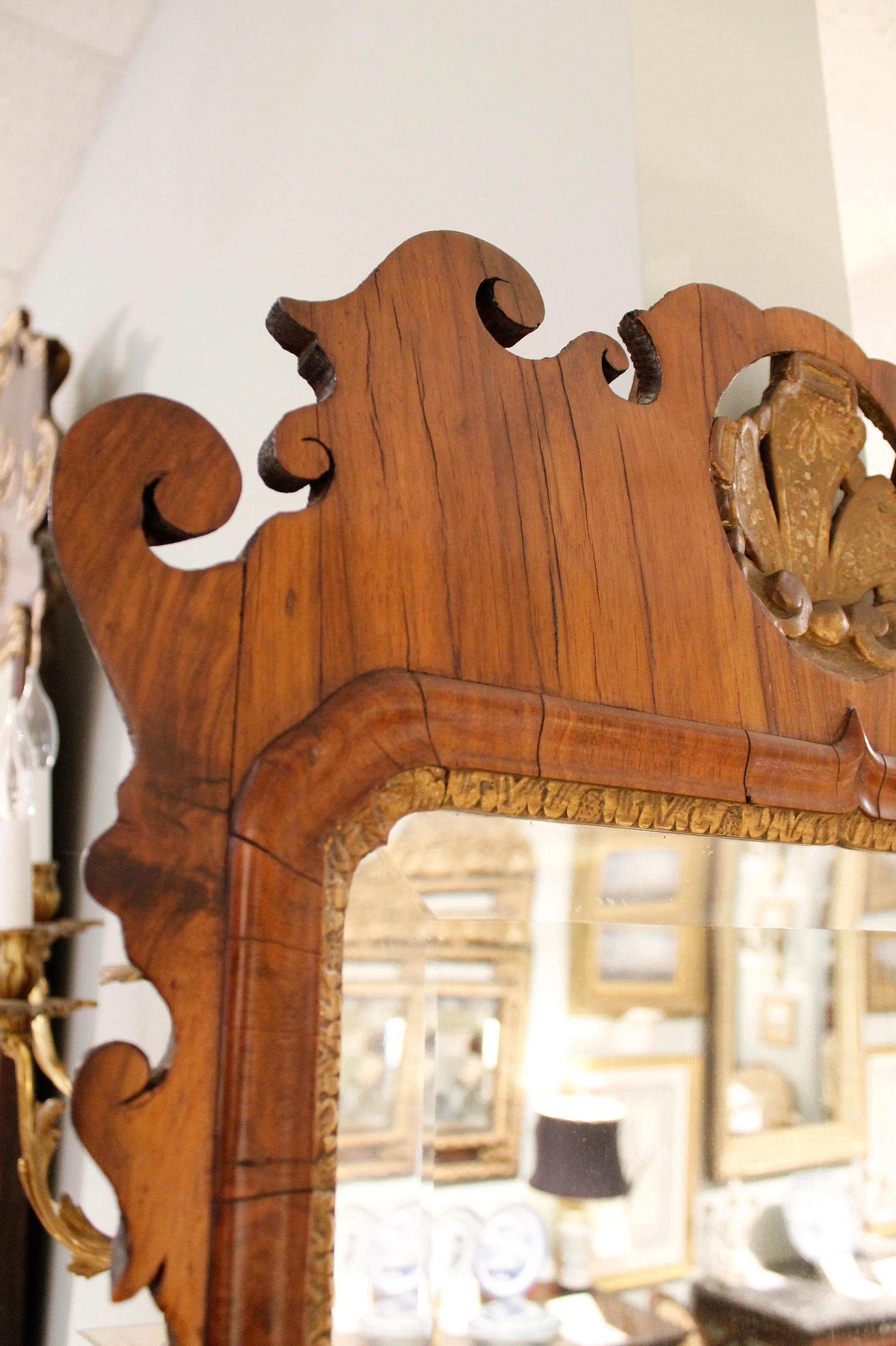 George-II-Period-Walnut-And-Parcel-Gilt-Mirror-With-carved-And-Gilt-Shell-Crest (2)