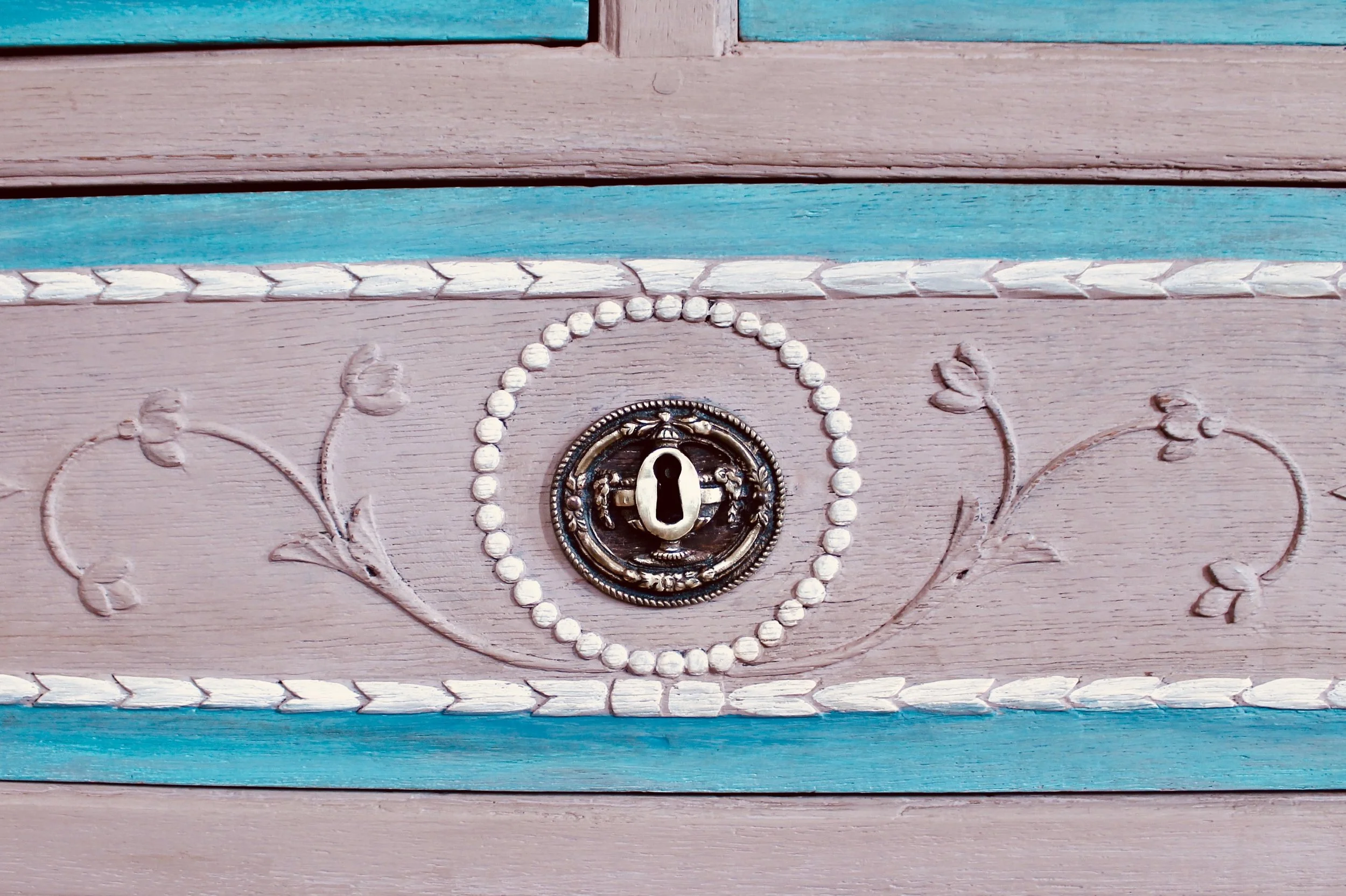North-Italian-Carved-And-Painted-Neoclassical-Period-Commode-Ca-1780-detail