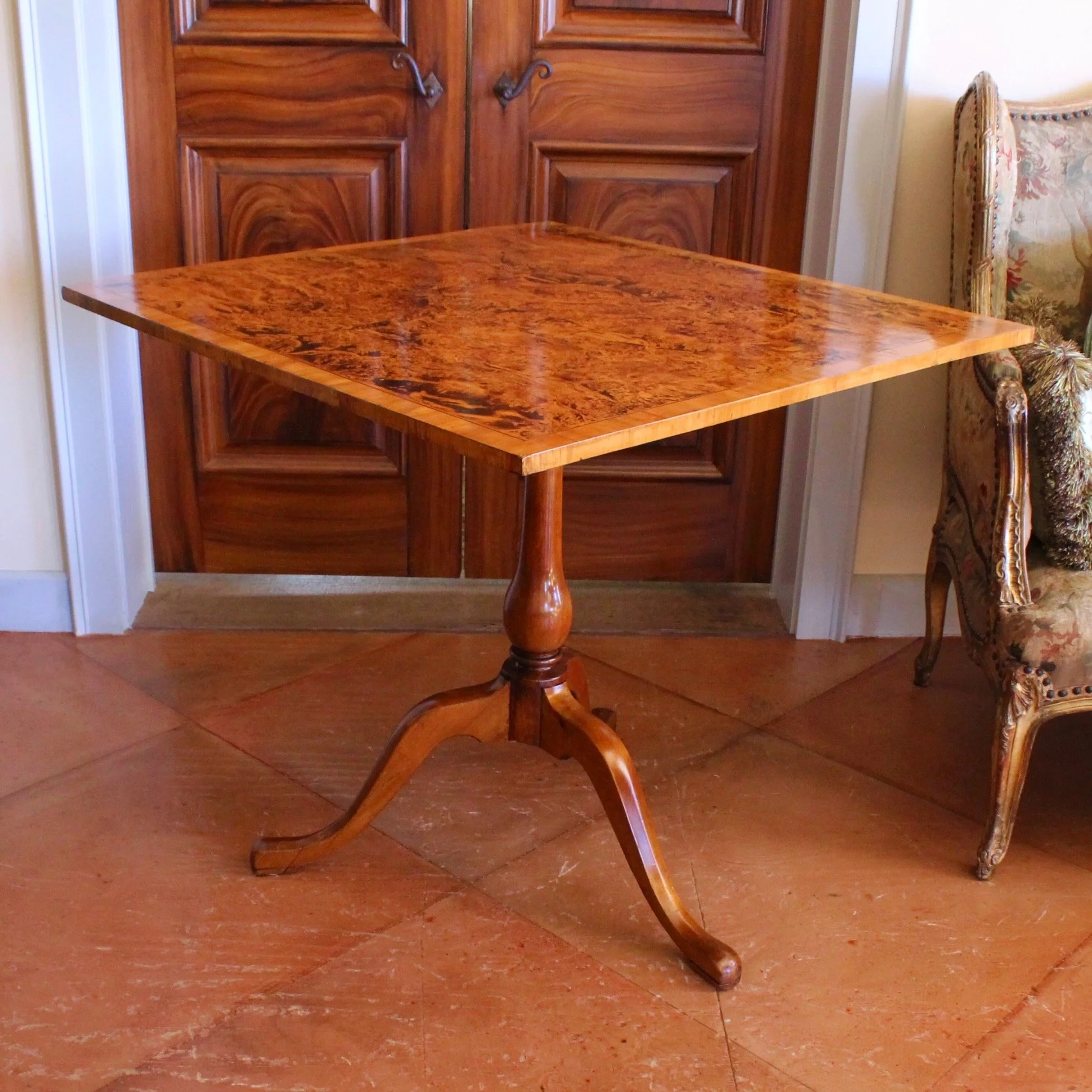 Swedish-Burl-Wood-Square-Tilt-Top-Table-Late -18th-Early-19th-Century (4)