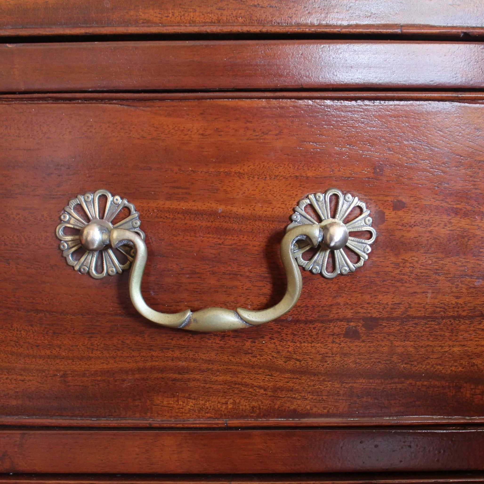 philadelphia-chippendale-figured-mahogany-chest-of-drawers (8)-detail