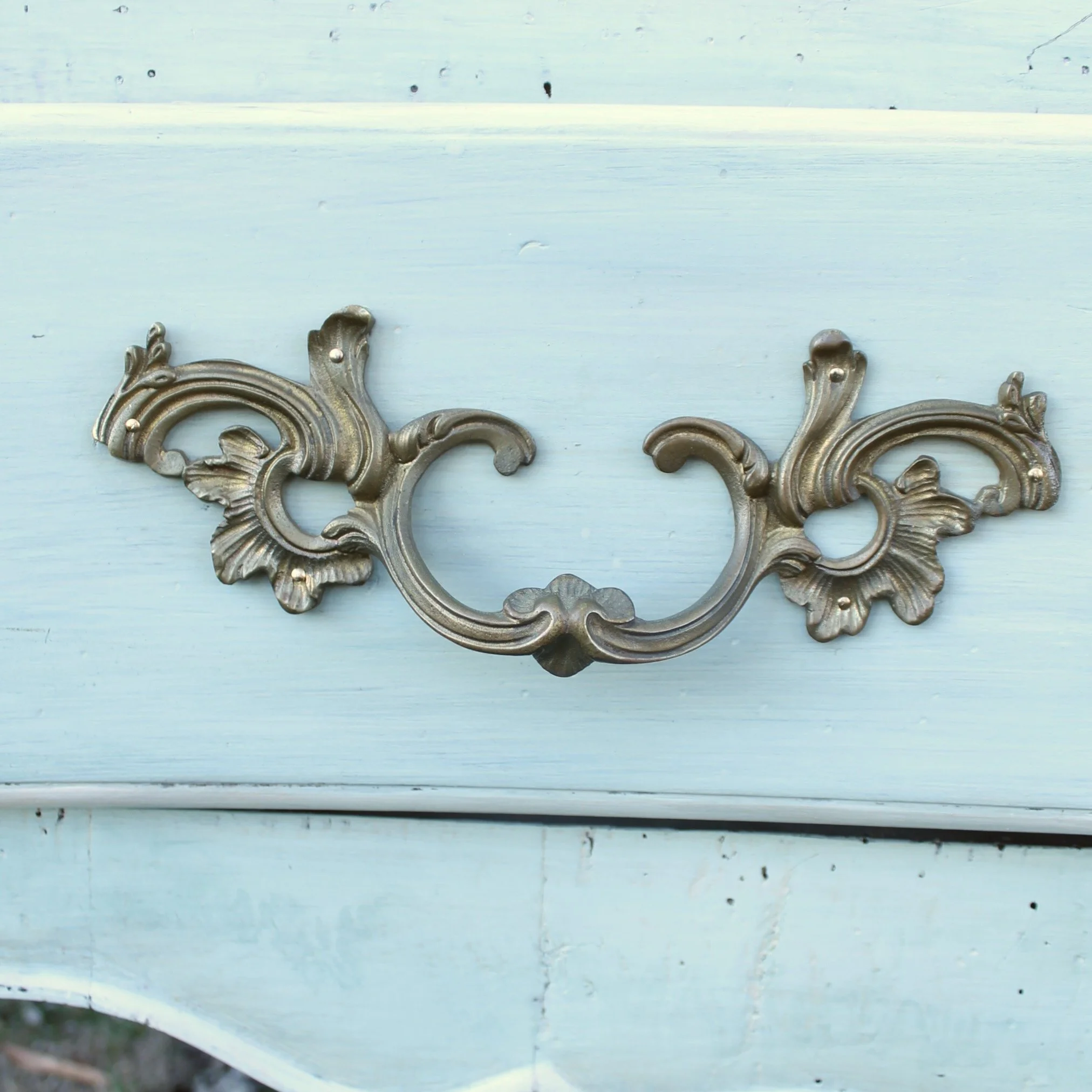 Louis-XV Period-Provincial-Commode-in-Celadon-Blue-Paint (6)-detail
