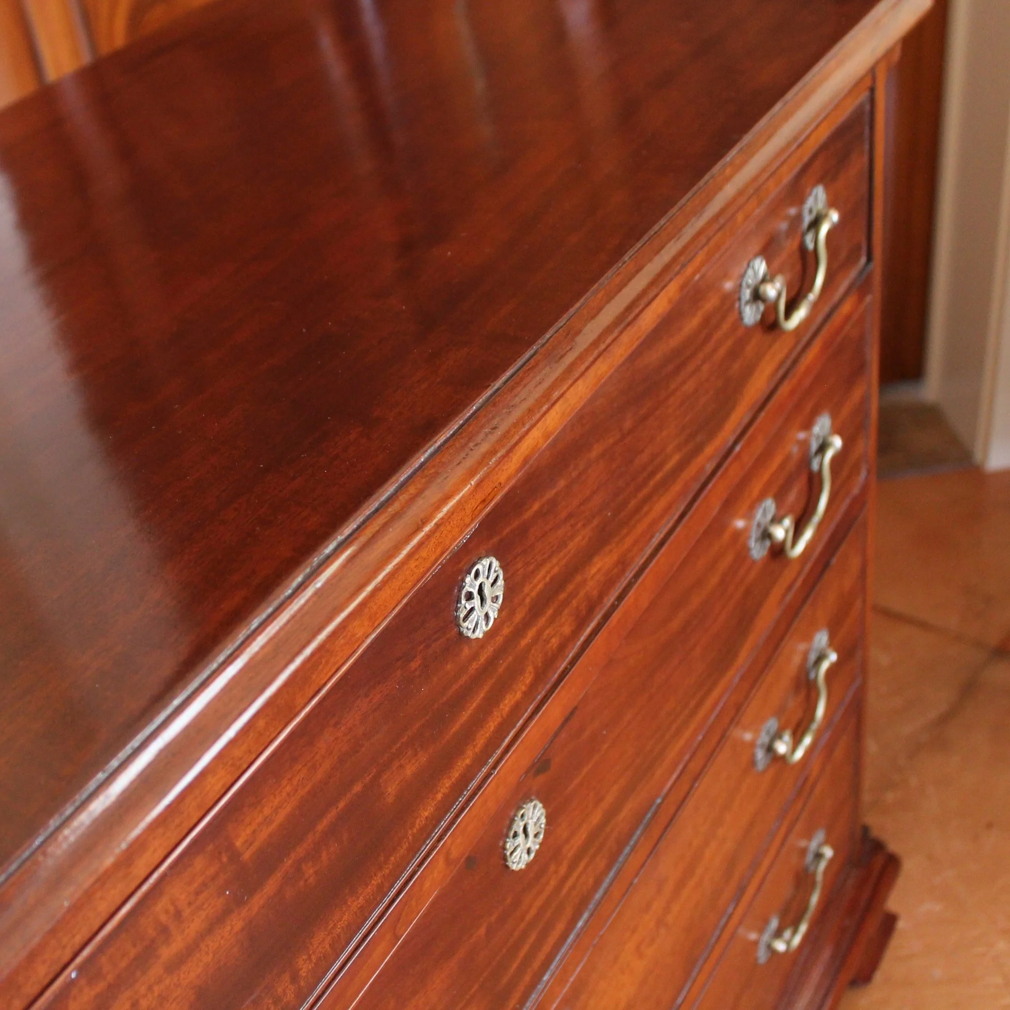 philadelphia-chippendale-figured-mahogany-chest-of-drawers (16)-detail