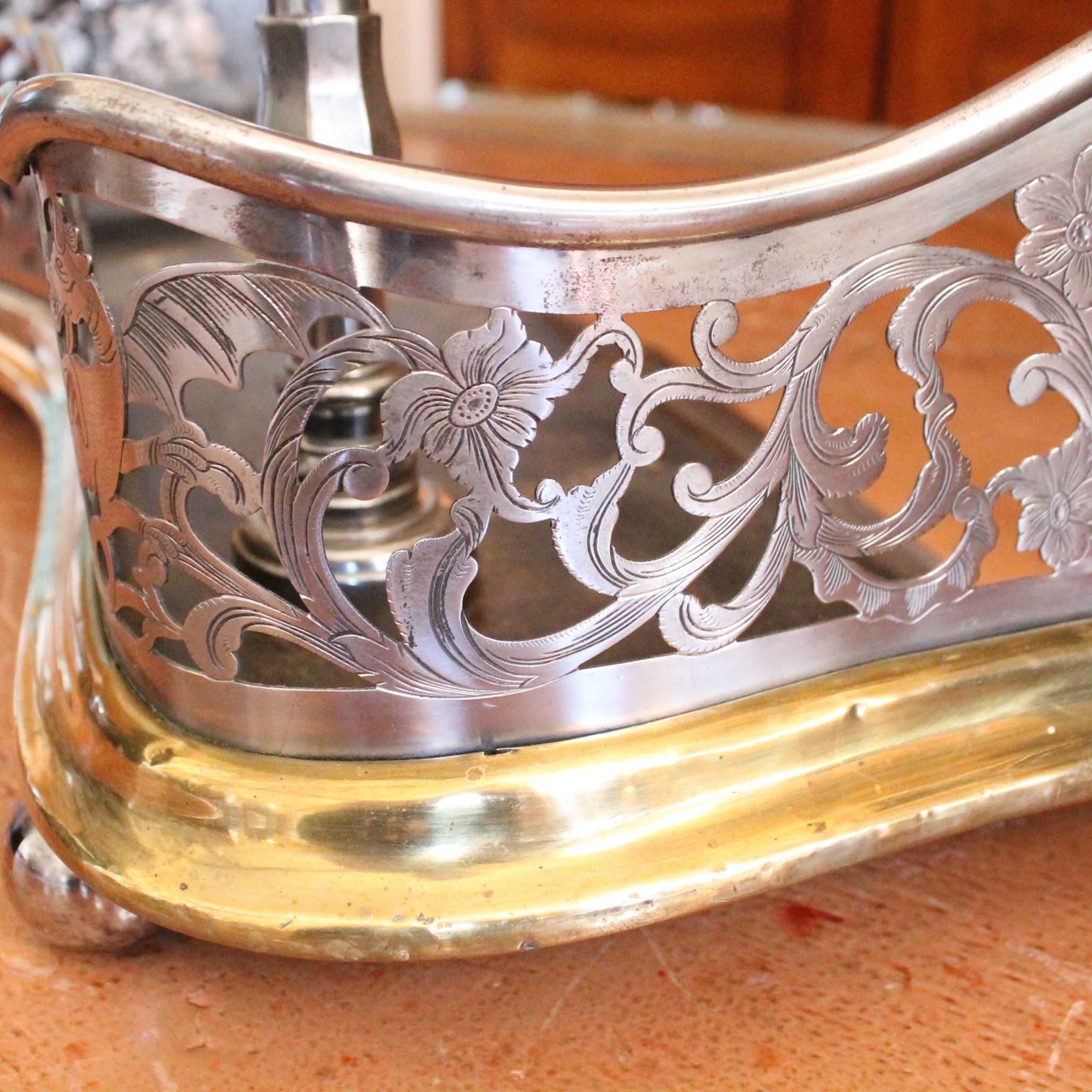 Antique-English-Polished-Steel-and-Brass-Open-Frieze-Fender (6)- detail