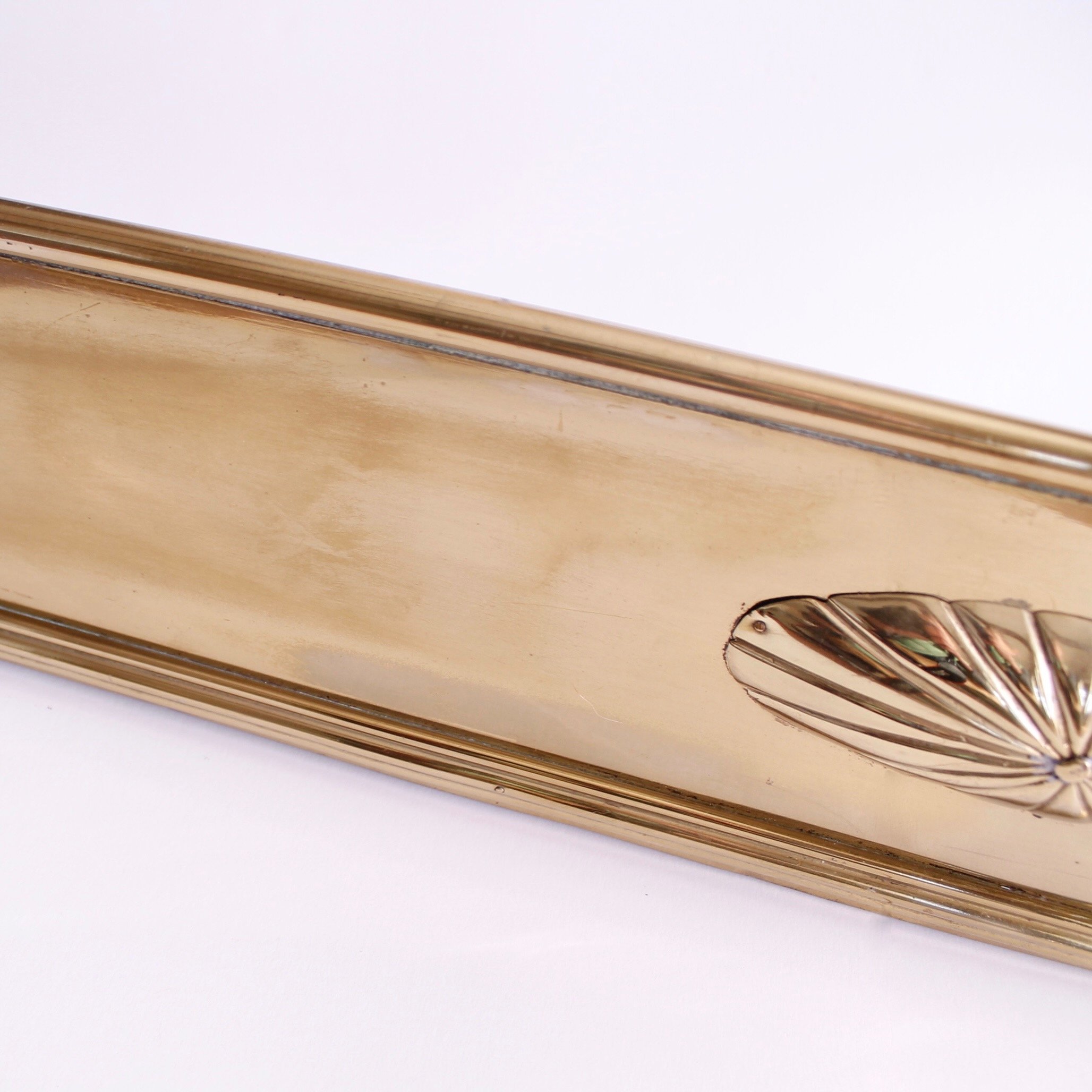 Edwardian-Brass-Fender-with-Applied-Brass-Elements (3