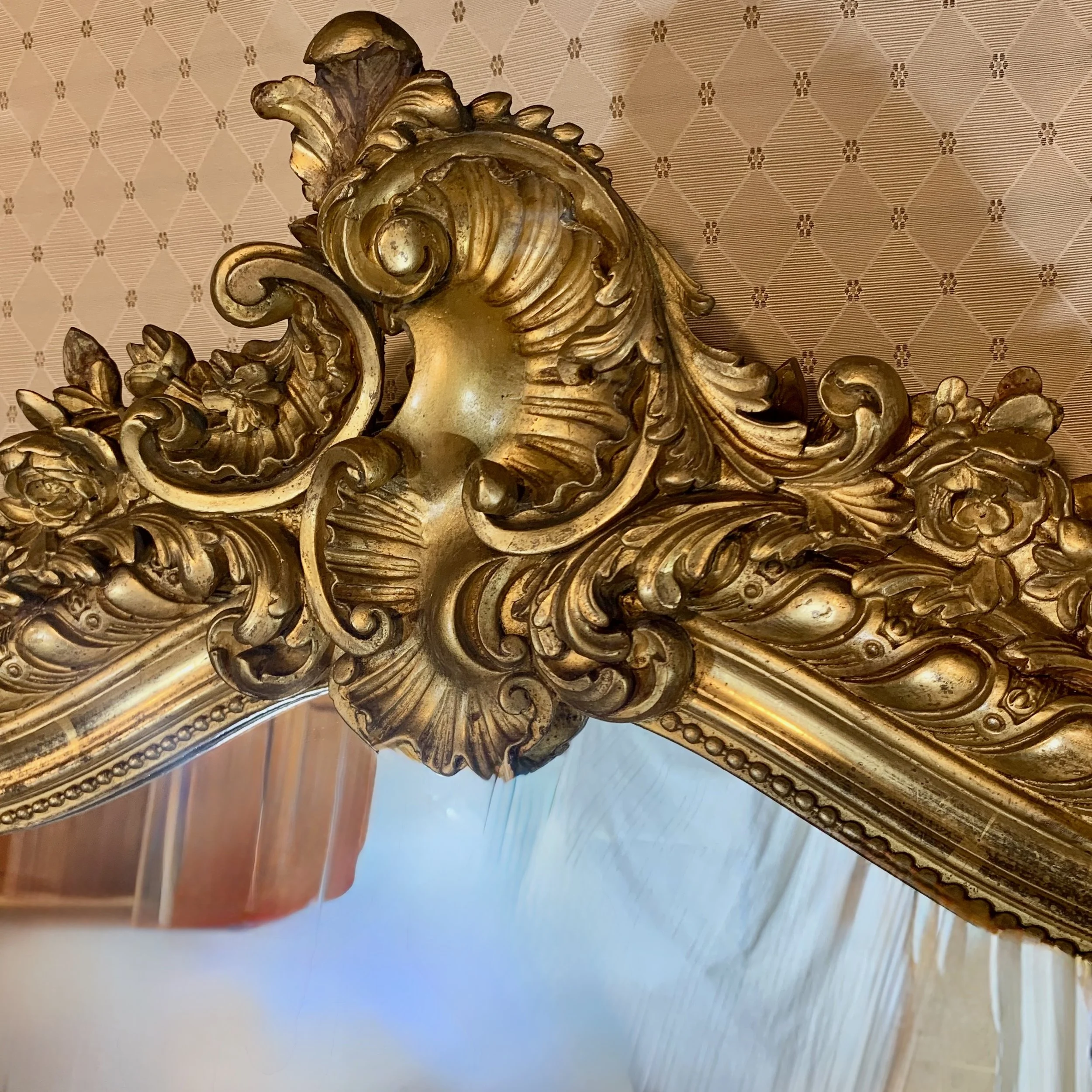 Louis-Phillipe-Giltwood-Camel-Back-Rococo-Crested-Pier-Mirror (5)-top