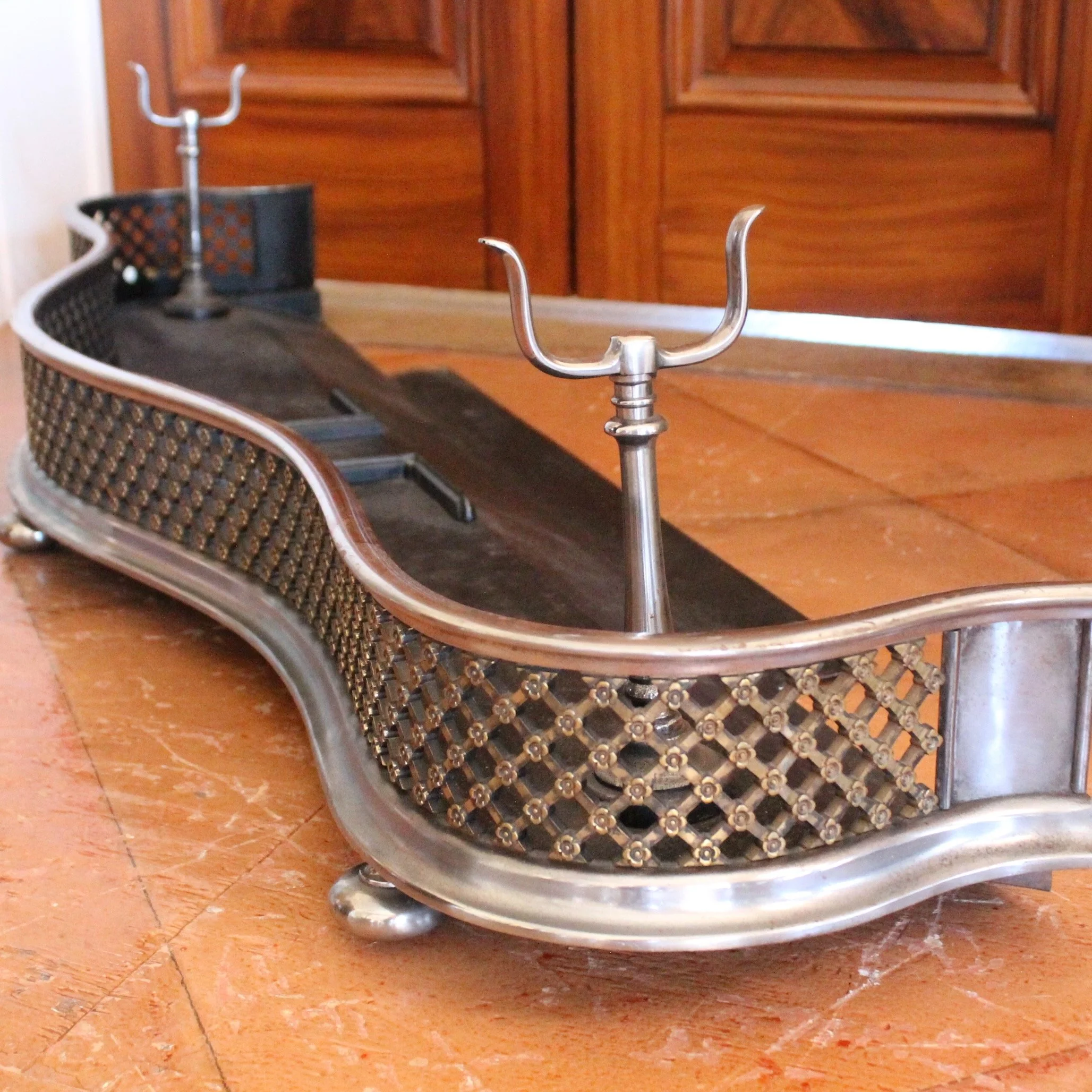 Antique-English-Polished-Steel-and-Brass-Fretwork-Fender (4)
