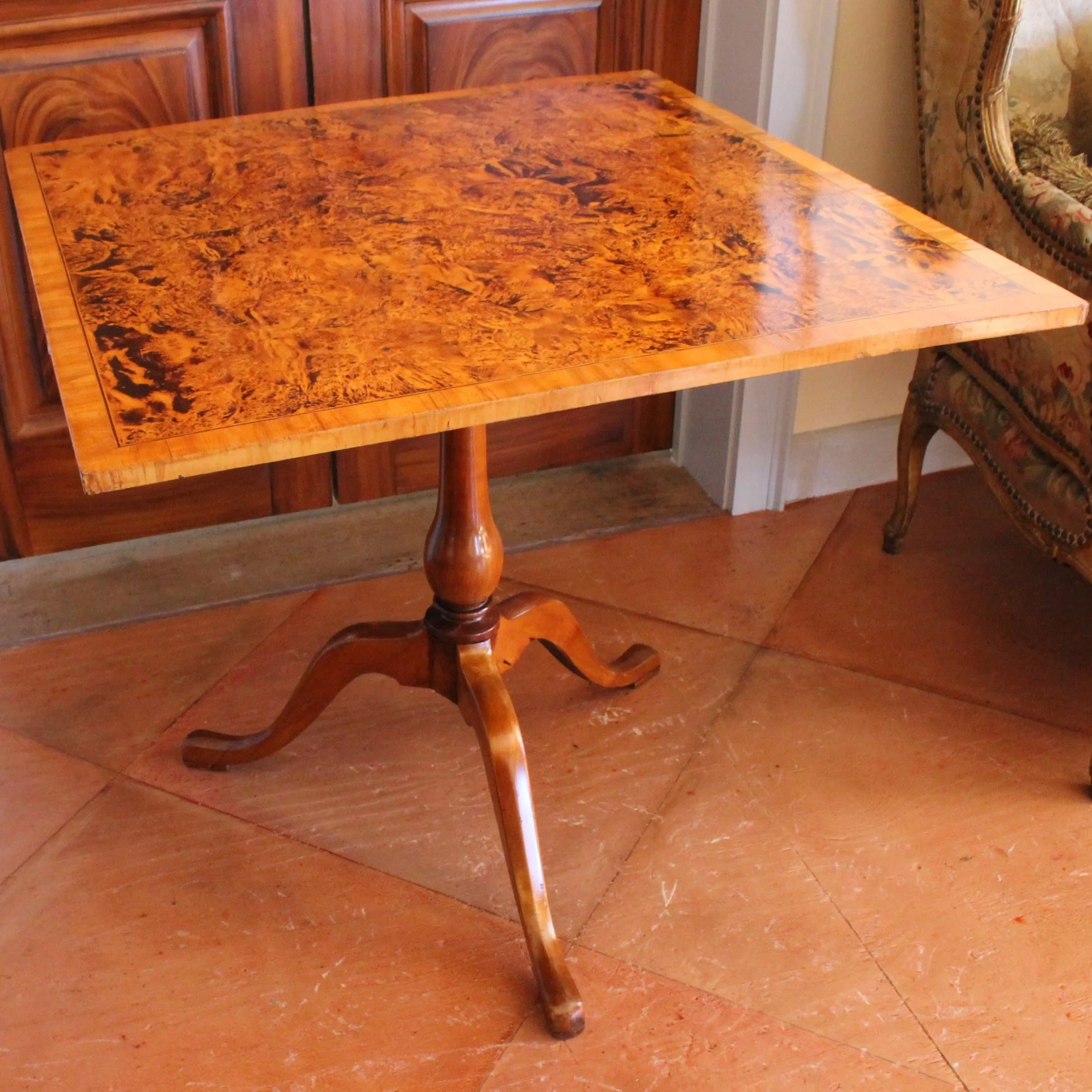 Swedish-Burl-Wood-Square-Tilt-Top-Table-Late -18th-Early-19th-Century (5)