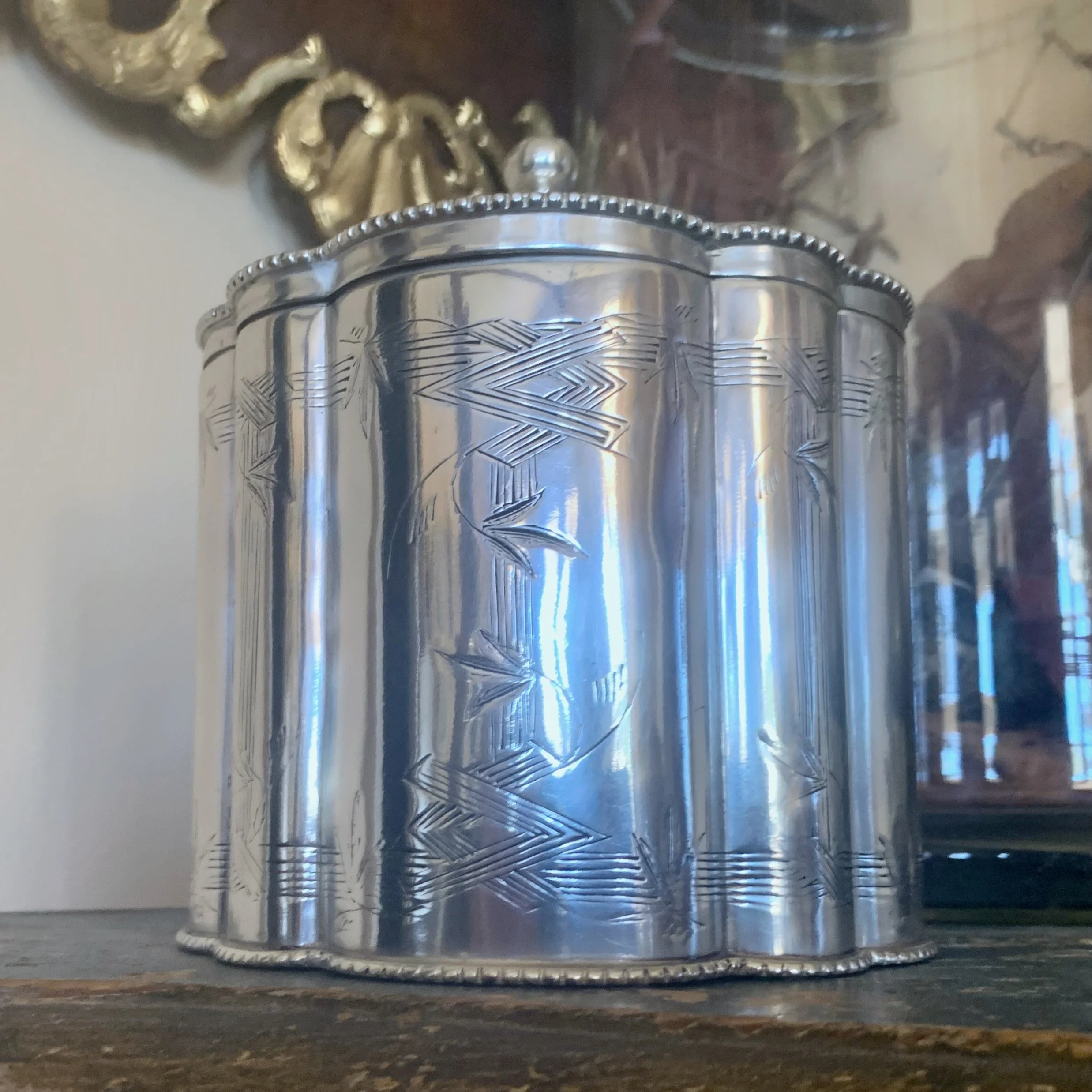 English-Silver-Plate-Biscuit-Box-With-Bamboo-Engraving (6)-front