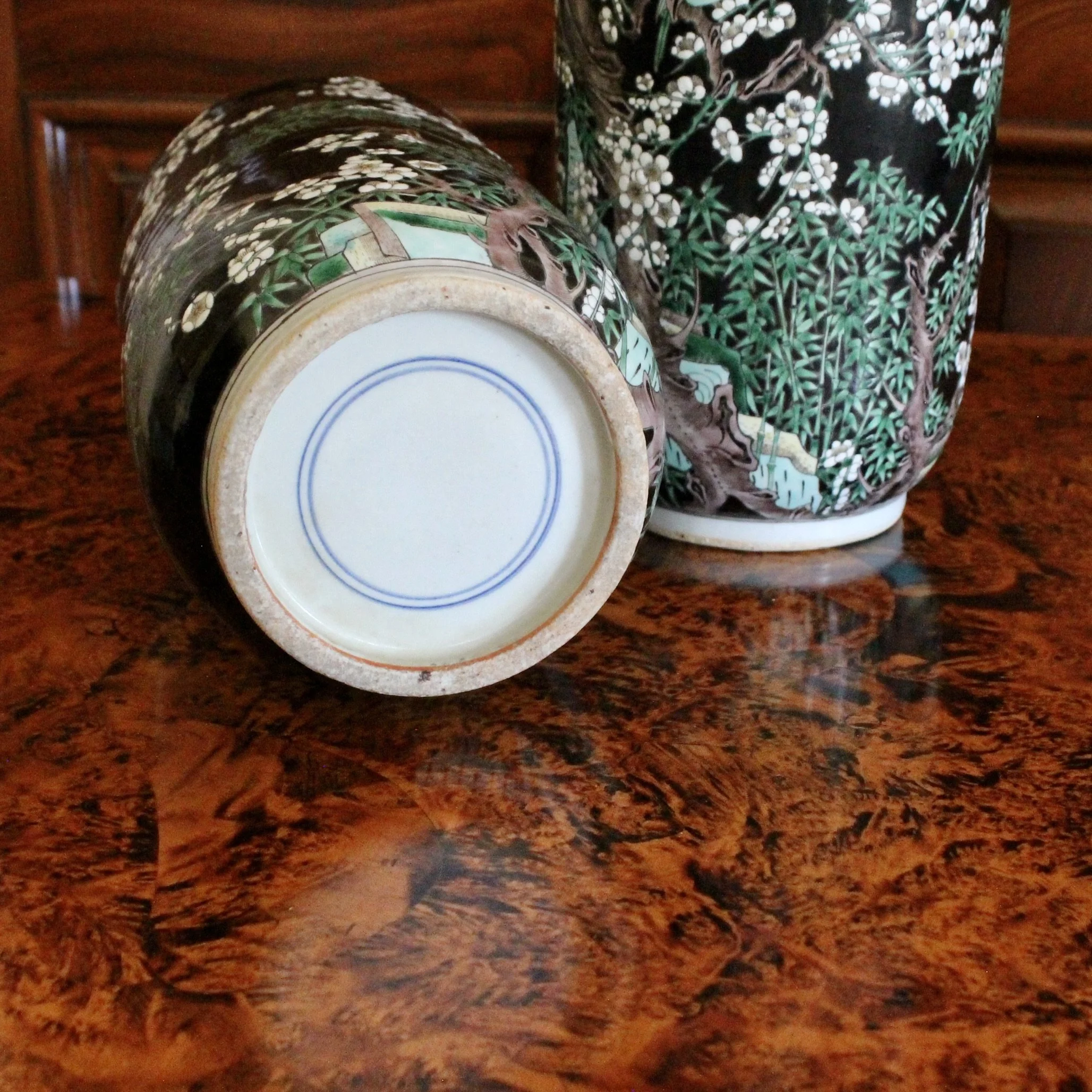 Chinese export Famille noir prunus vases