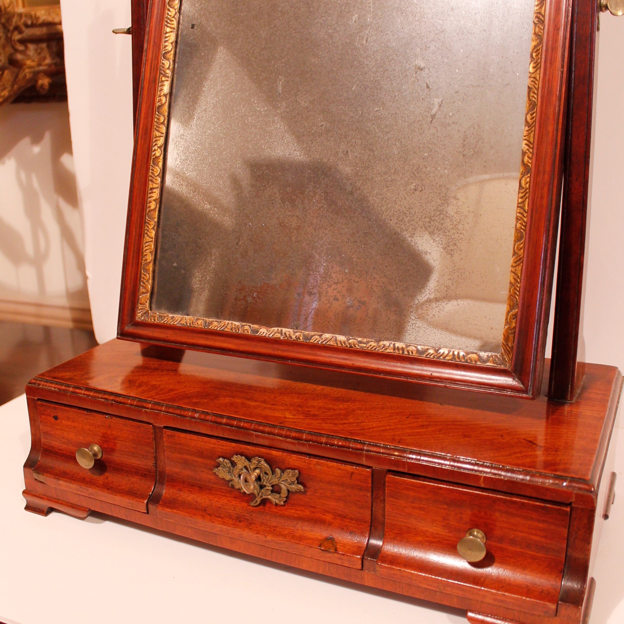 Georgian-Period-Walnut-and parcel-Gilt-Dressing-Mirror (4)