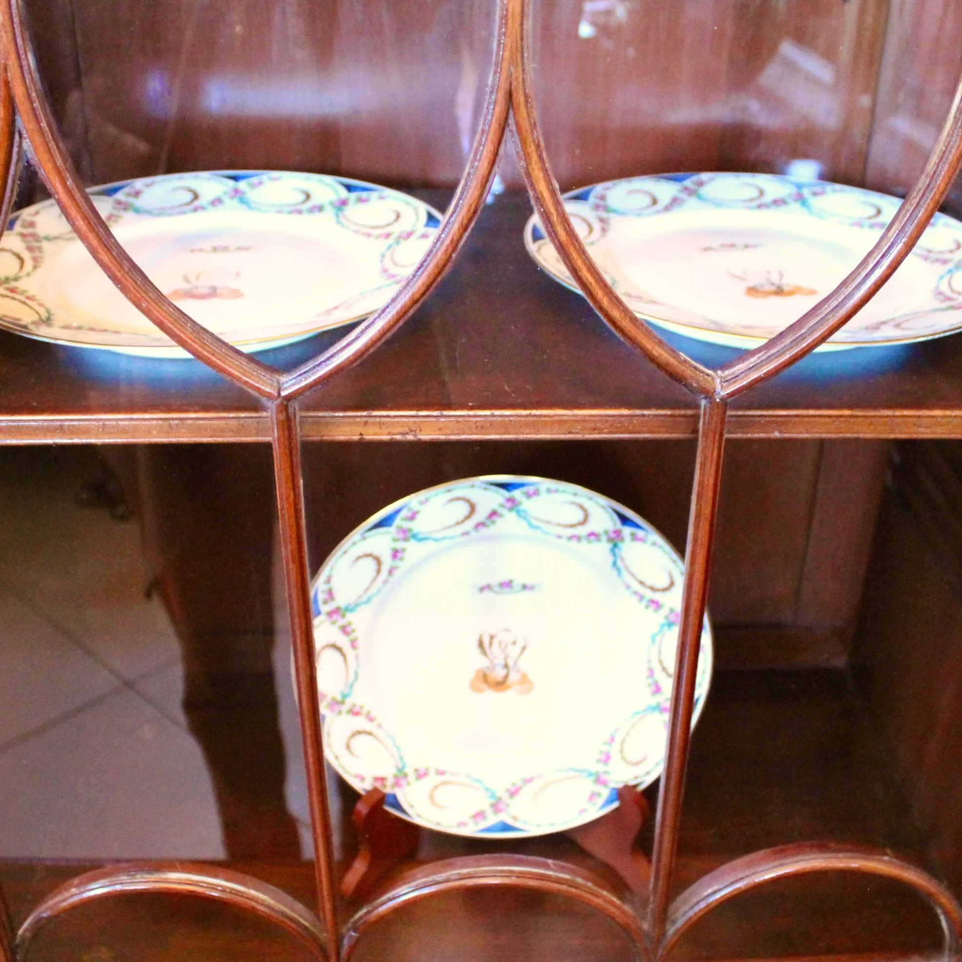 antique-Georgian-Figured-Mahogany-Glass-Front-Bookcase (6)-detail