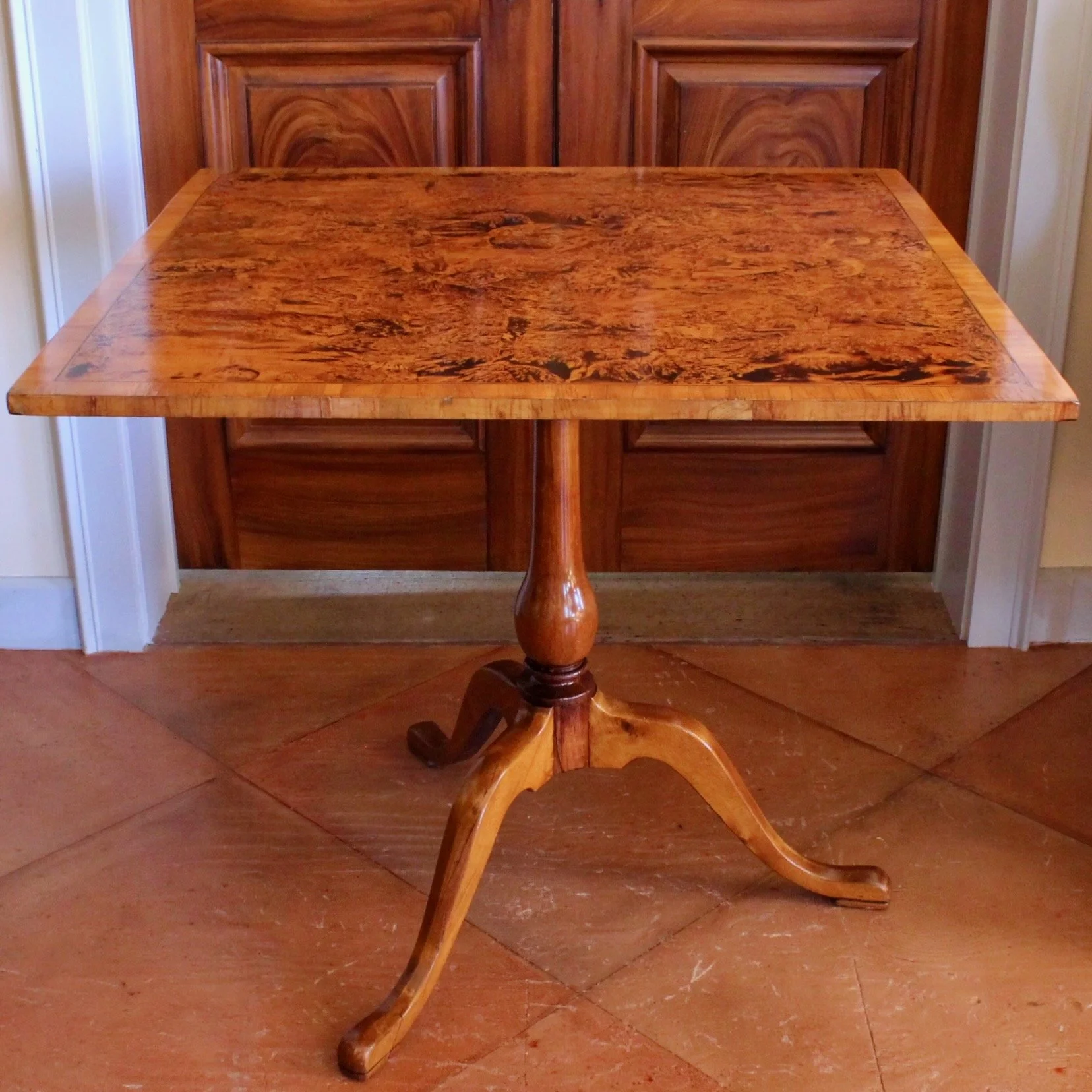 Swedish-Burl-Wood-Square-Tilt-Top-Table-Late -18th-Early-19th-Century (2)
