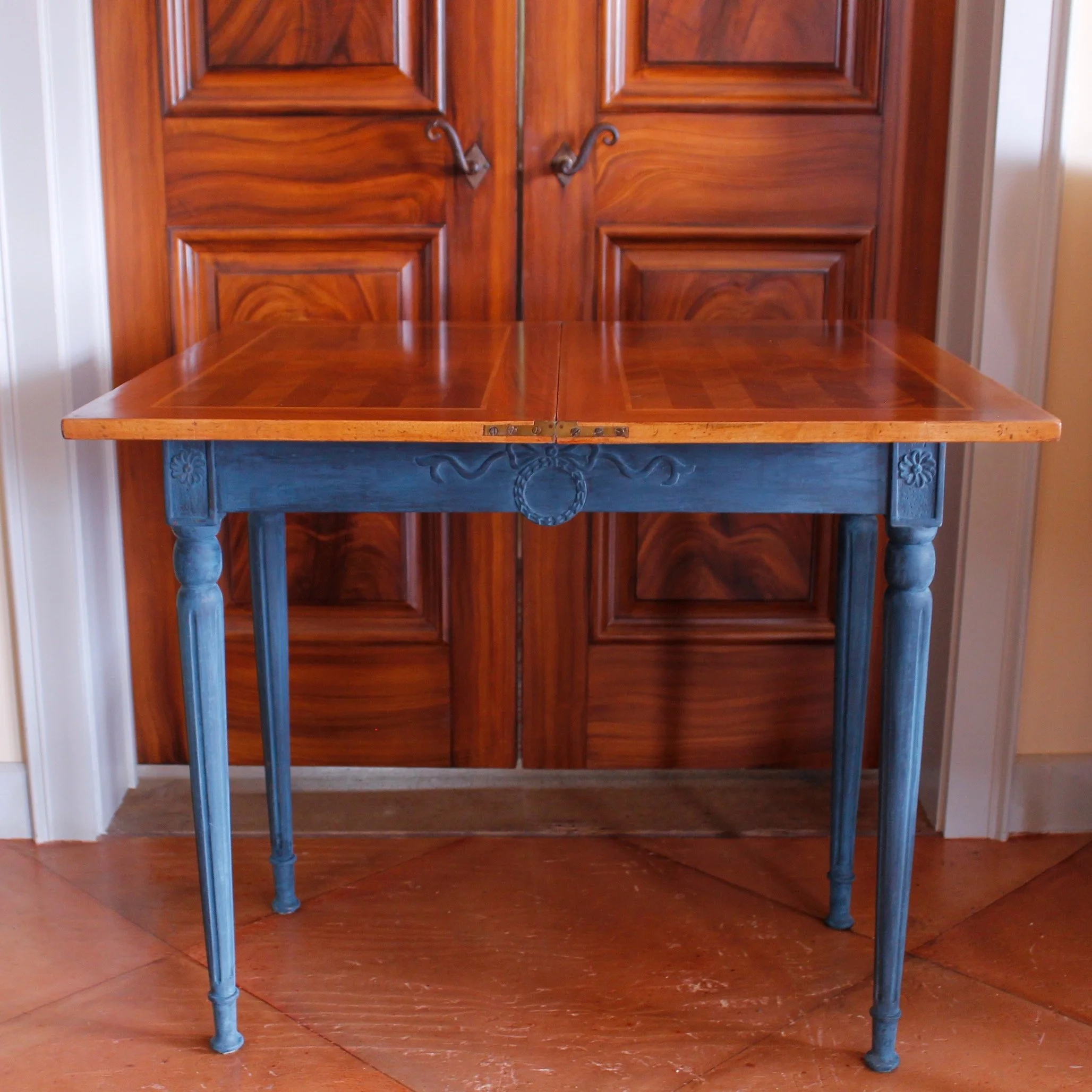 italian-mid-century-neoclassical-style-small-console-table-game-table-Card-table (15).jpeg