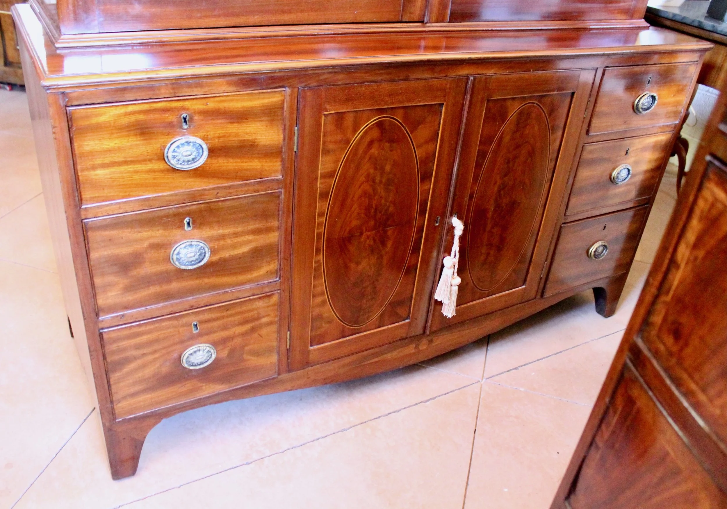 antique-Georgian-Figured-Mahogany-Glass-Front-Bookcase (7)-front