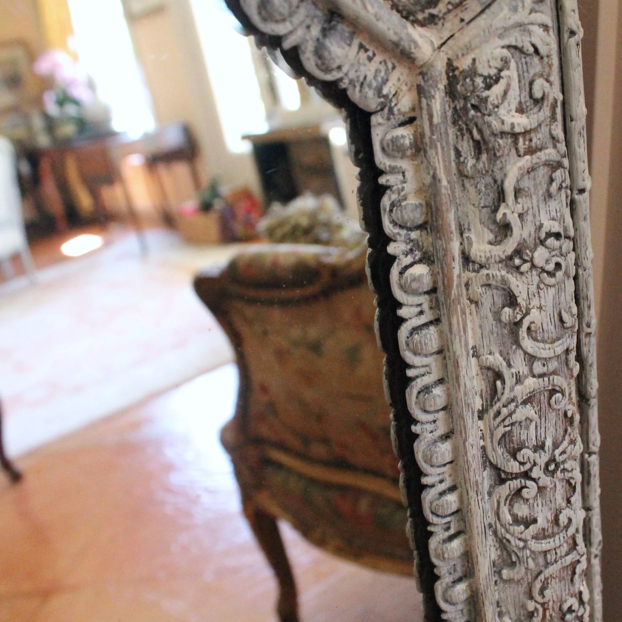 French-Régence-carved-grey-painted-Mirror (7)