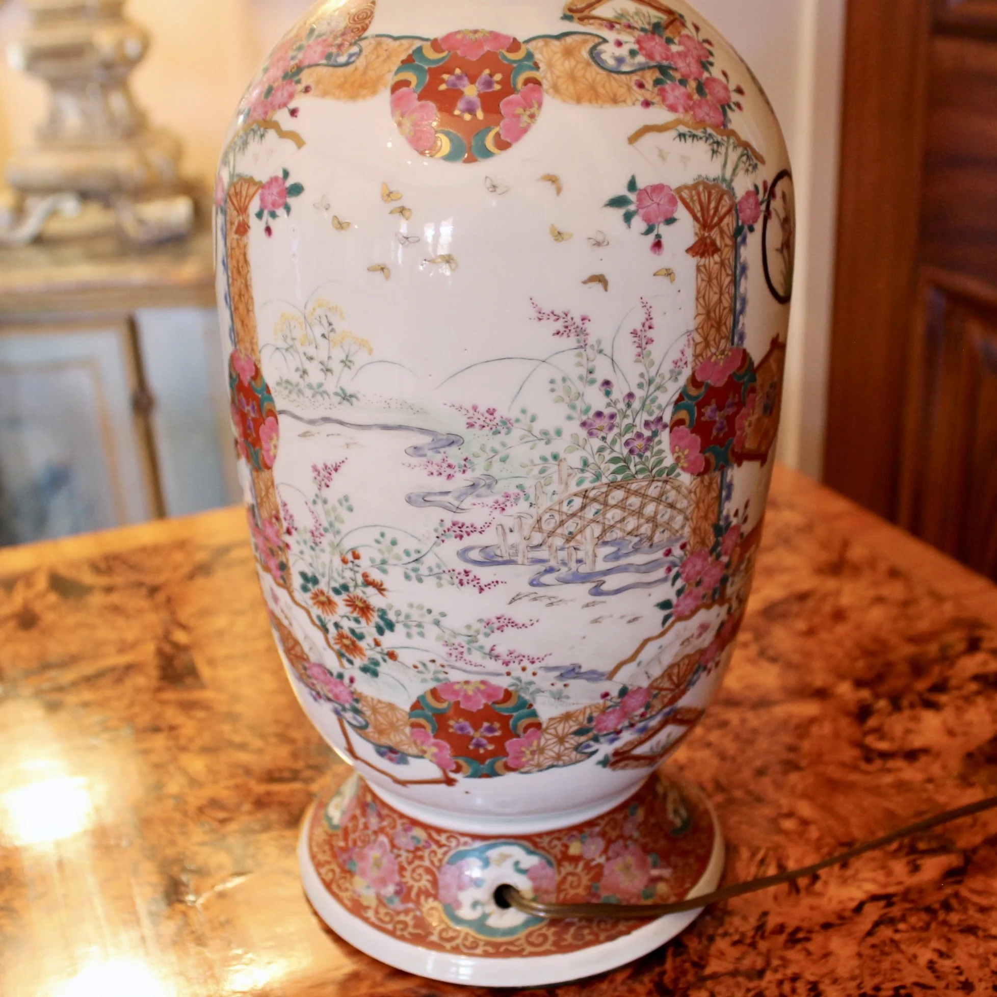 Kakiemon Famille Rose Porcelain Japanese Vase Lamp