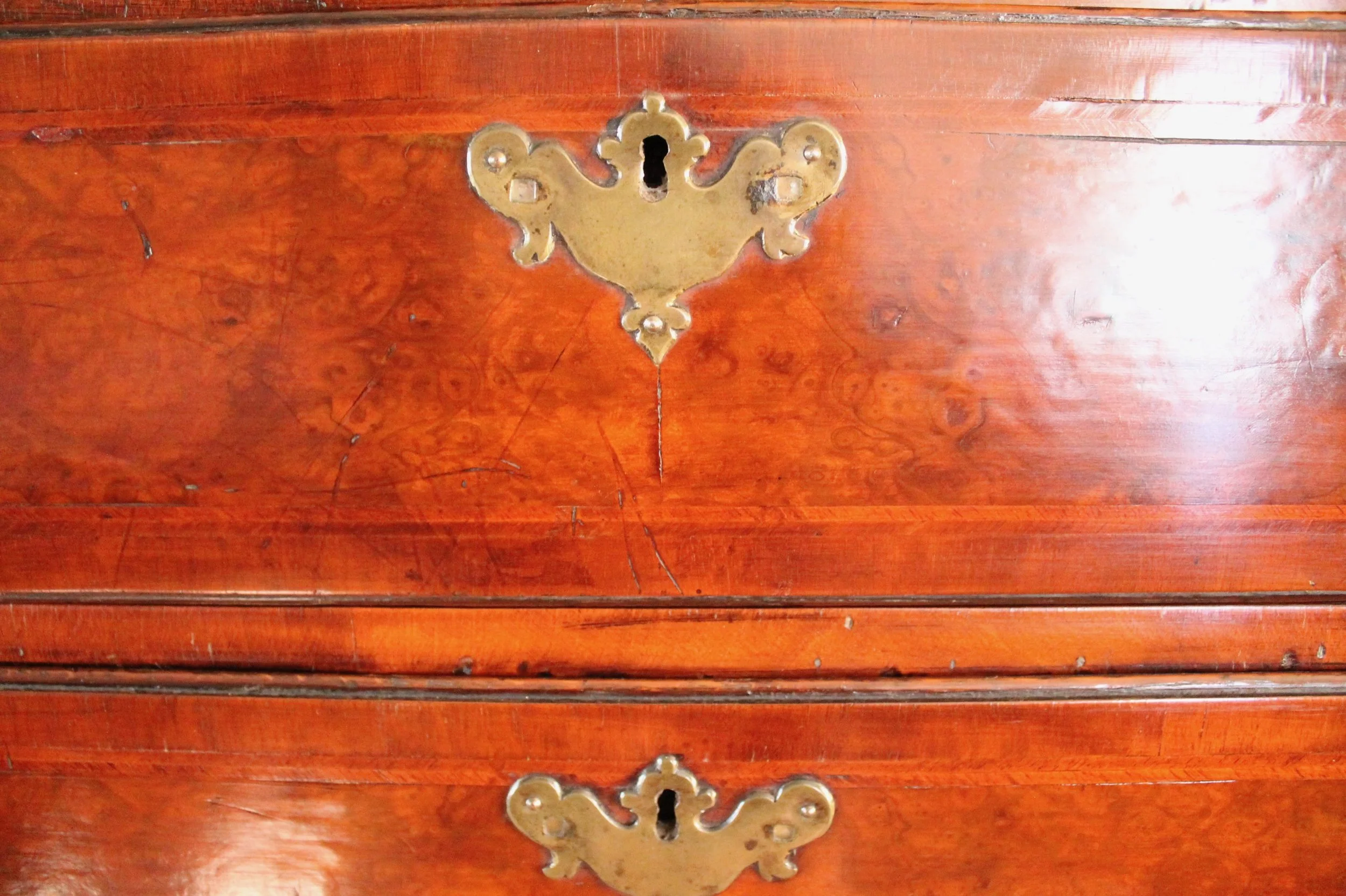 early-georgian-antique-english-burl-walnut-highboy-chest-on-stand (12)-detail