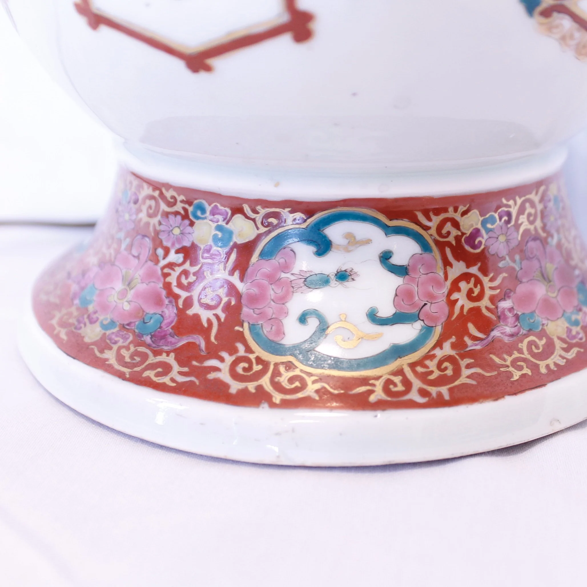 Kakiemon Famille Rose Porcelain Japanese Vase Lamp