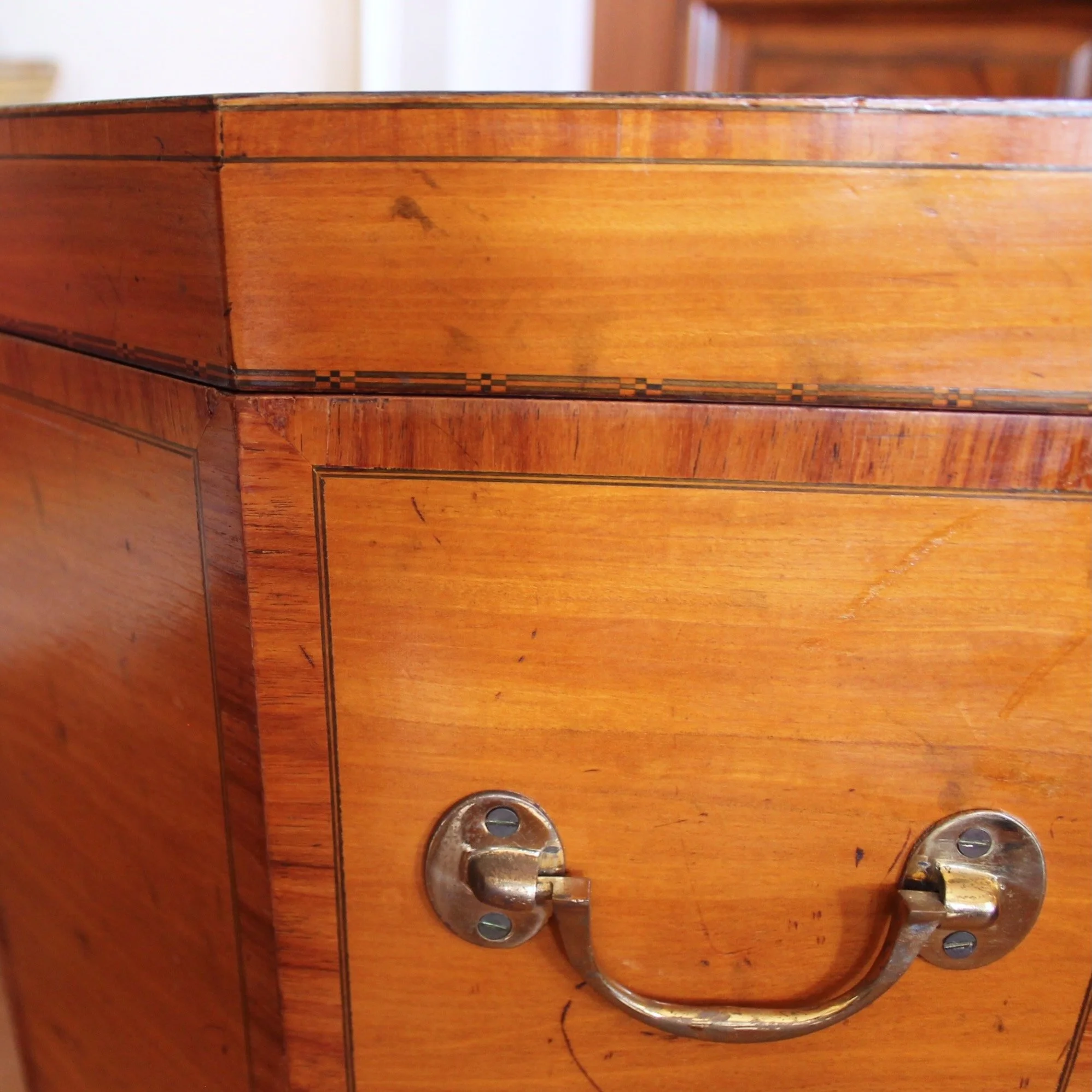 Georgian-George-III-satinwood-cellarette-wine-cooler (8)-detail
