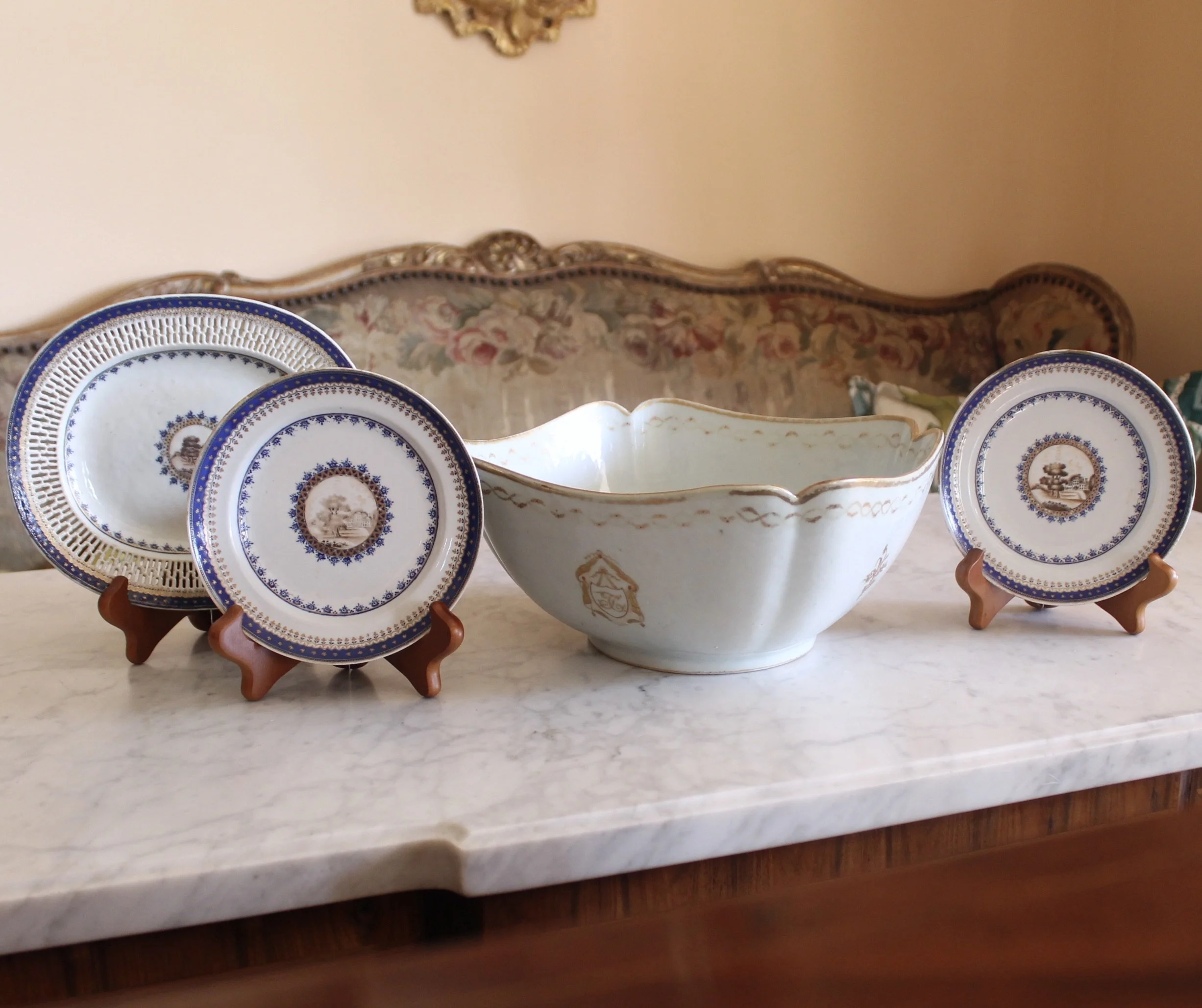 Chinese Export Porcelain, Blue and Gilt salad bowl and plates