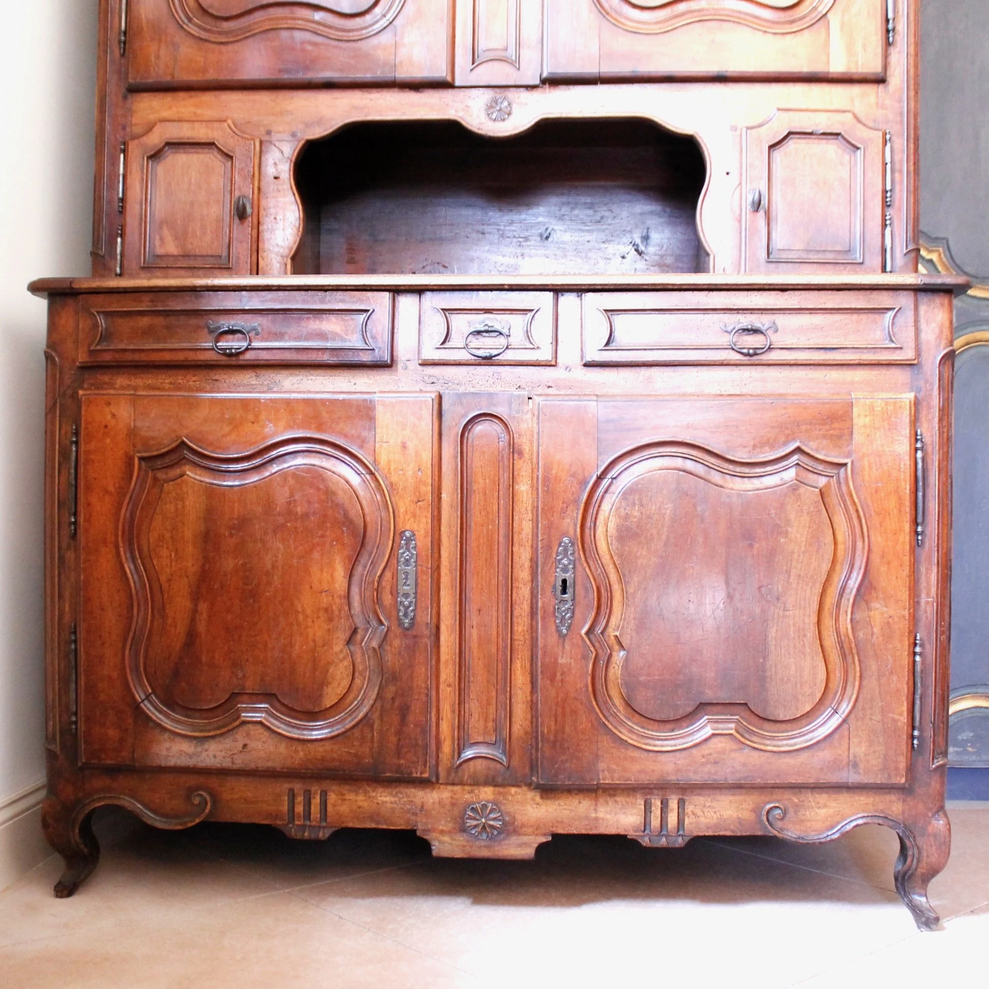 French-Provincial-Walnut-Buffet-à Deux-Corps-Early-19th-Century (9)-front